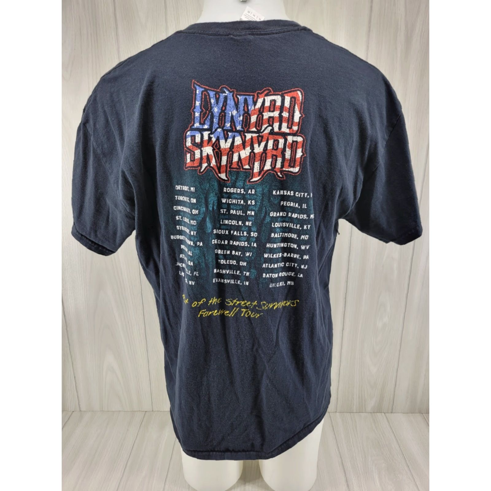 Gildan Lynyrd Skynyrd Shirt Adult XL Last of the Street Survivors Farewell Tour Mens Size US XL / EU 56 / 4 - 6 Thumbnail