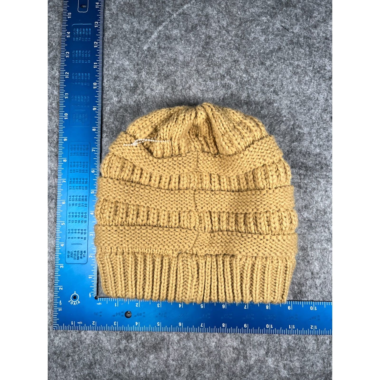 Vintage C.C Exclusives Beanie Toque Beanie Women One Size Beige Acrylic Knit Logo Outdoor Ski Fall Winter Size ONE SIZE - 4 Thumbnail