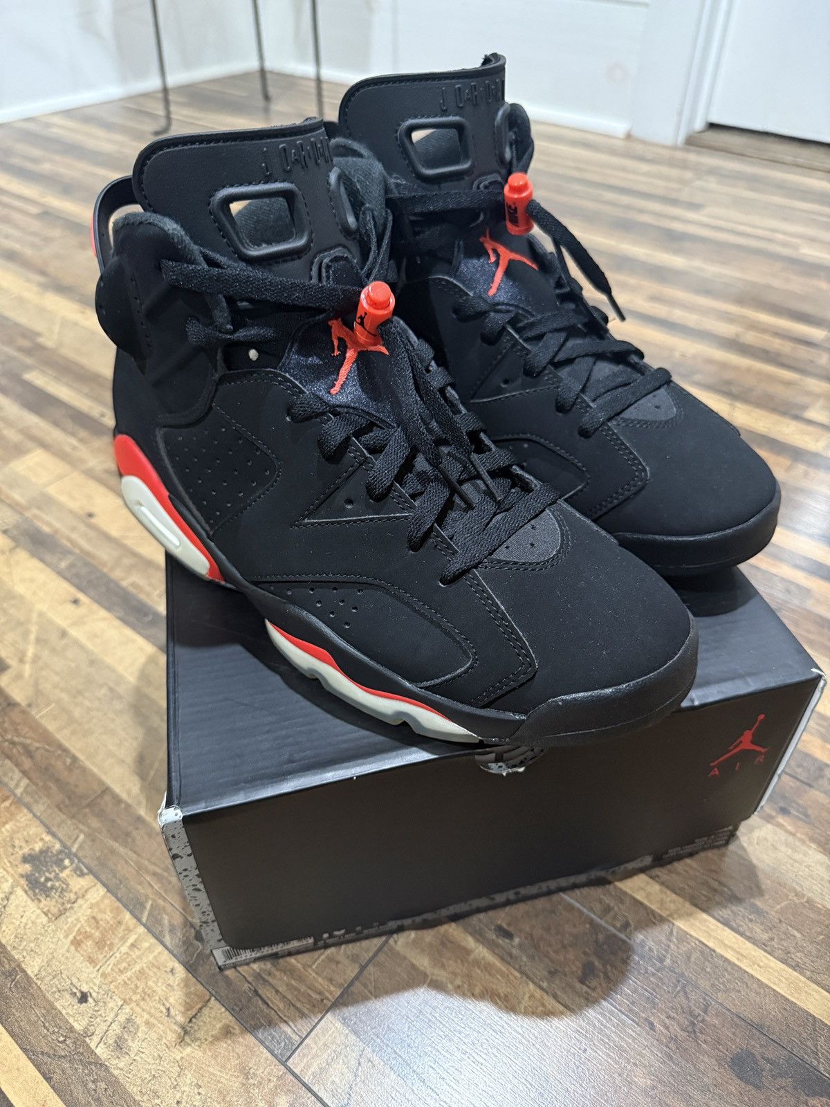 Jordan Brand 2019 Nike Air Jordan Retro 6 Infrared Size US 10 / EU 43 - 1 Thumbnail