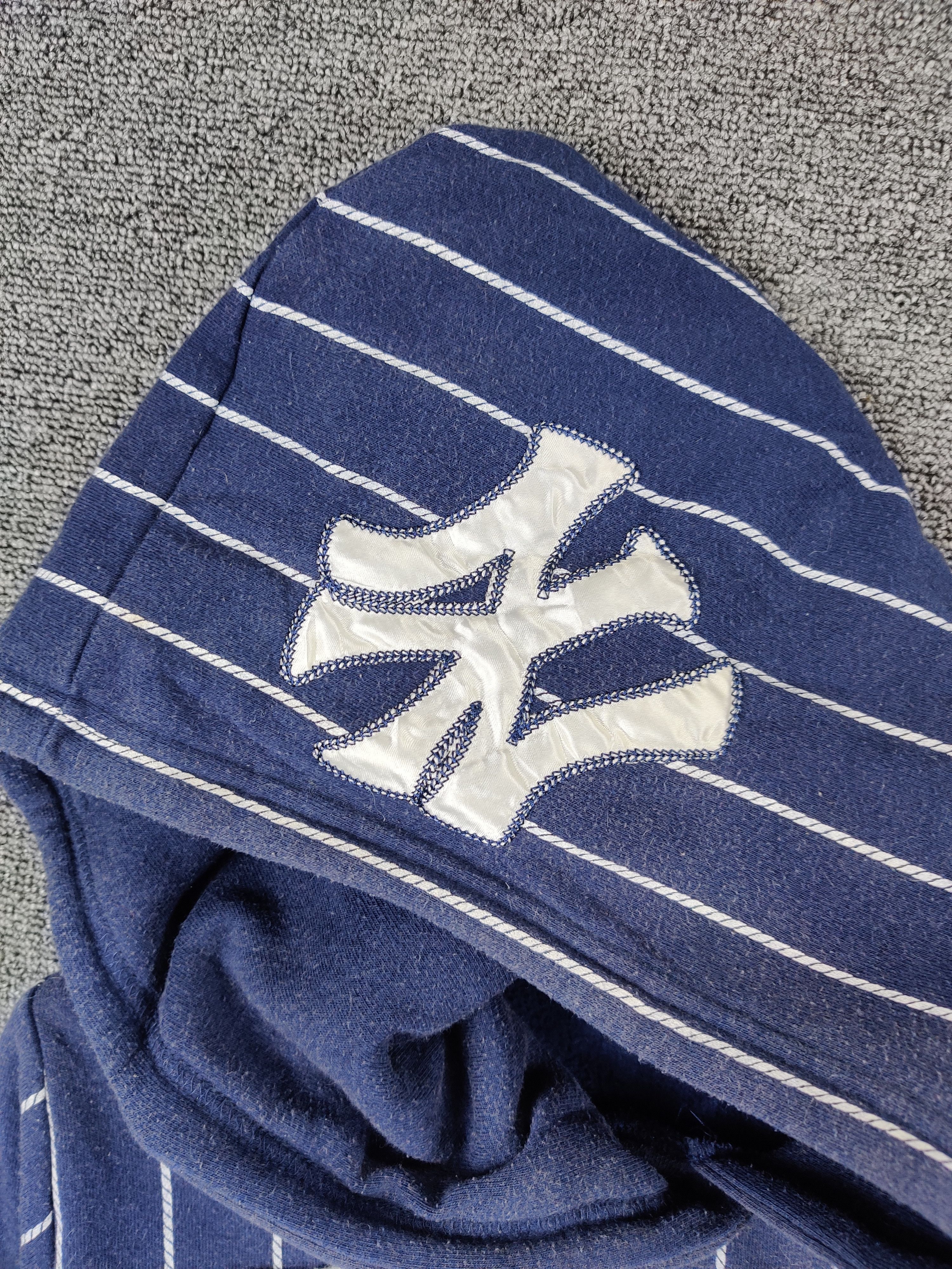 MLB Vintage MLB New York Yankees Stripe Pullover Hoodie Size US L / EU 52-54 / 3 - 7 Thumbnail