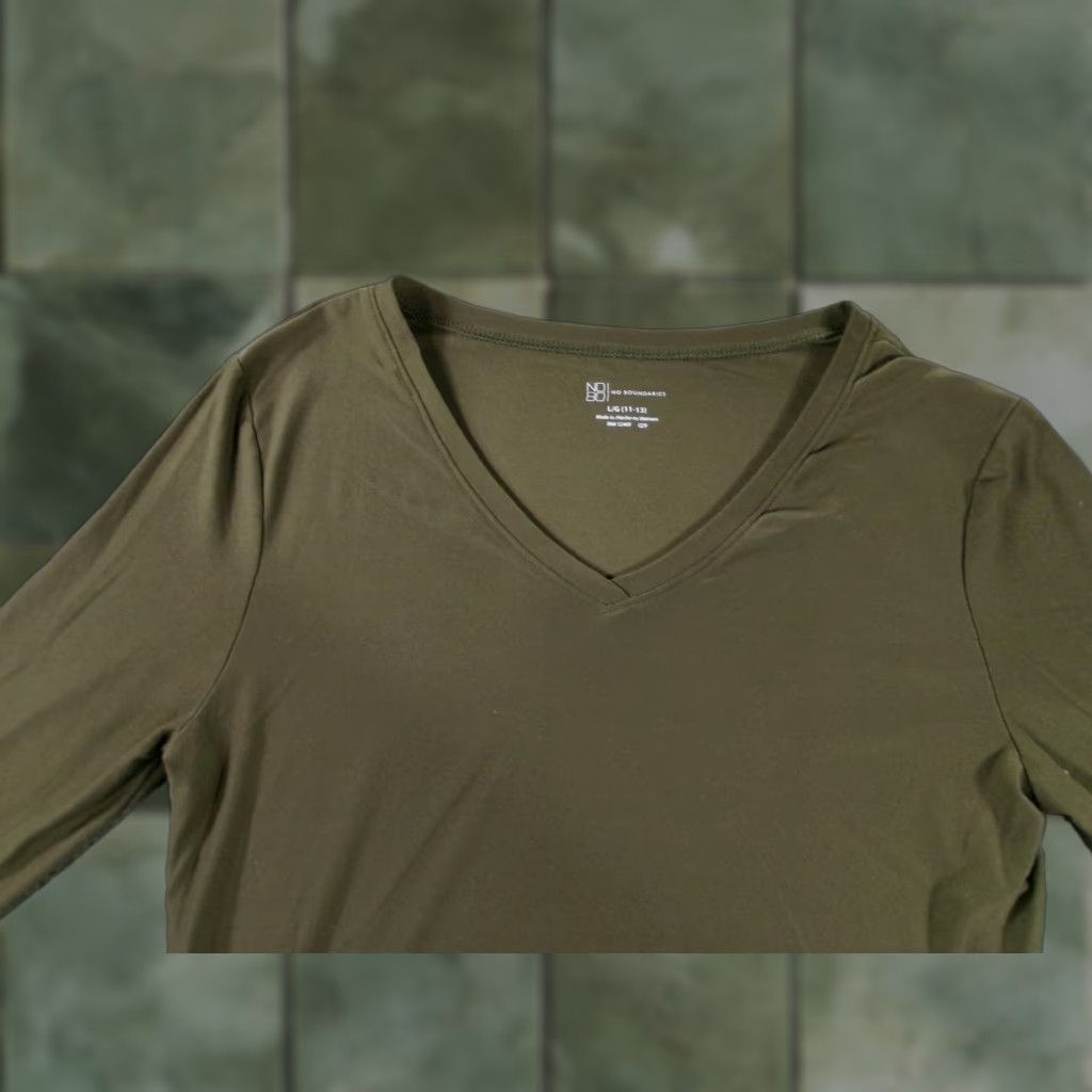 Vintage No Boundaries Top Women Olive V Neck Long Sleeve Stretch Polyester Casual L Green Knit Blouse Size L / US 10 / IT 46 - 1 Thumbnail