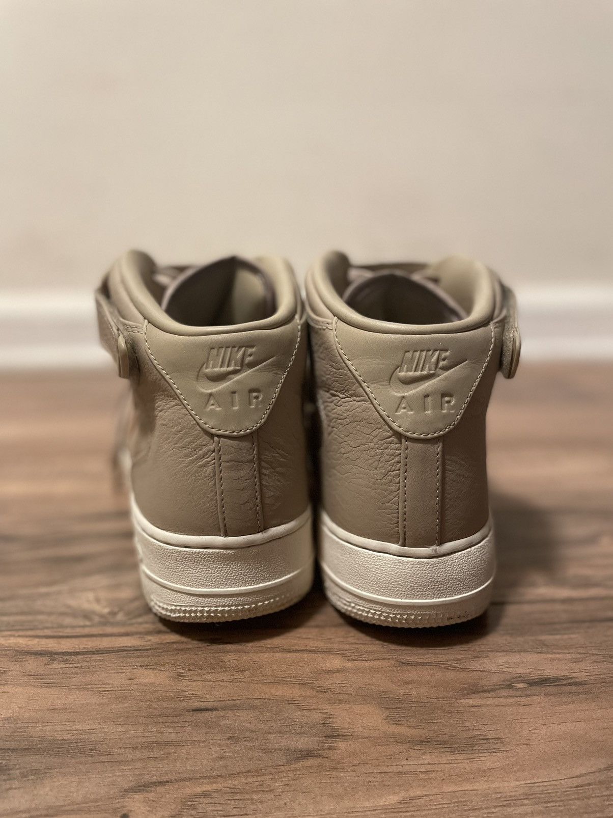 Jordan Brand Air Jordan 1 Mid PRM “Jewel” Size US 9.5 / EU 42-43 - 2 Thumbnail