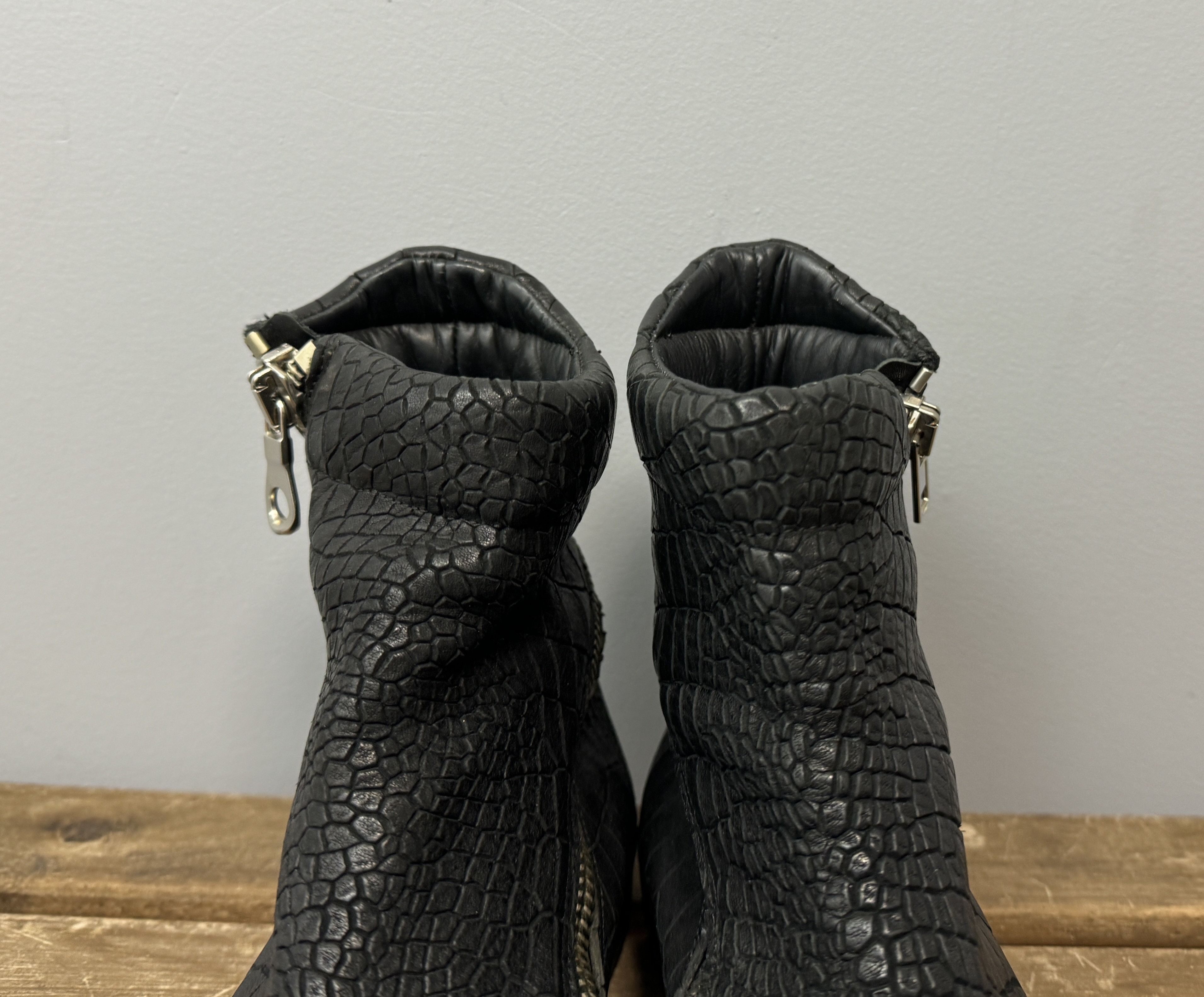 The Last Conspiracy The Last Conspiracy Spiral Zip Leather Boots Size 37 US 7 Size US 7 / IT 37 - 8 Thumbnail