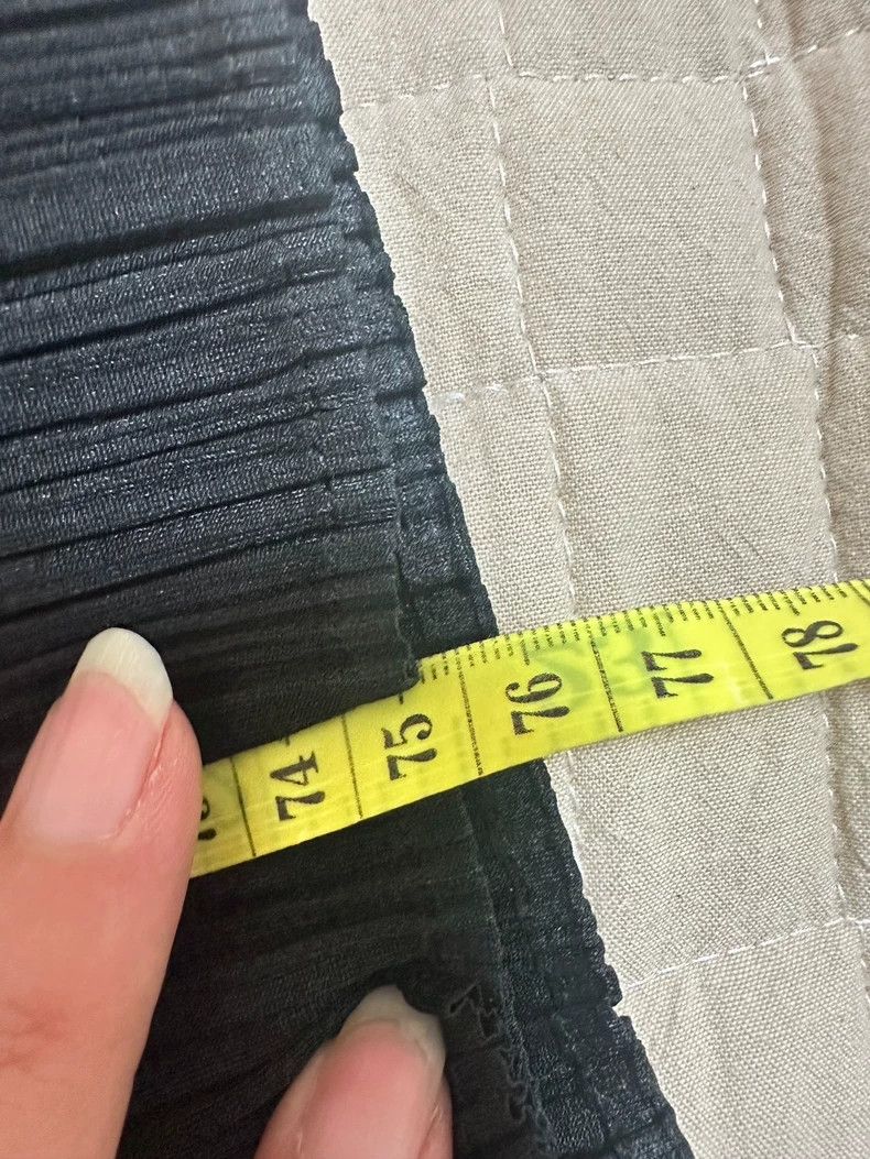 Issey Miyake Issey Miyake size:1 Black pleated capri pants Size 22" - 4 Thumbnail