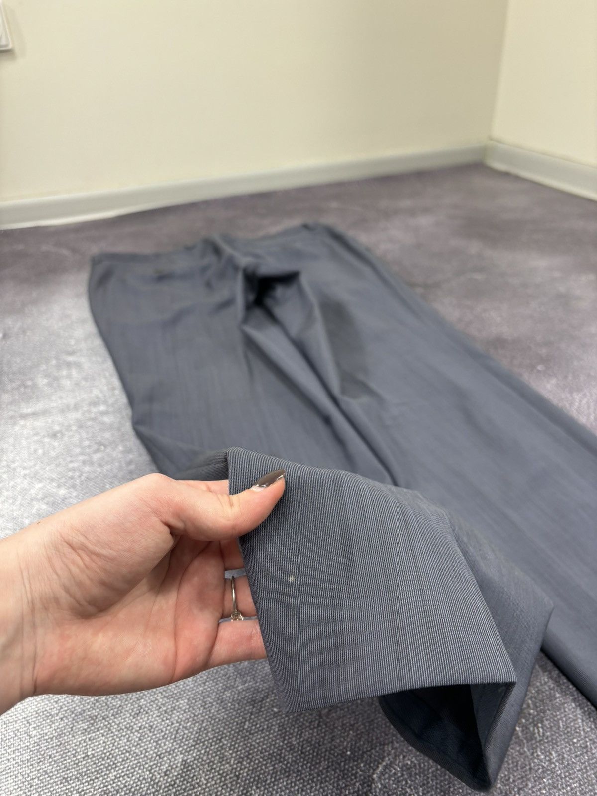 Hugo Boss Hugo Boss Men’s 2-Pieces Classic Formal Wool Suit Size 40R - 22 Thumbnail