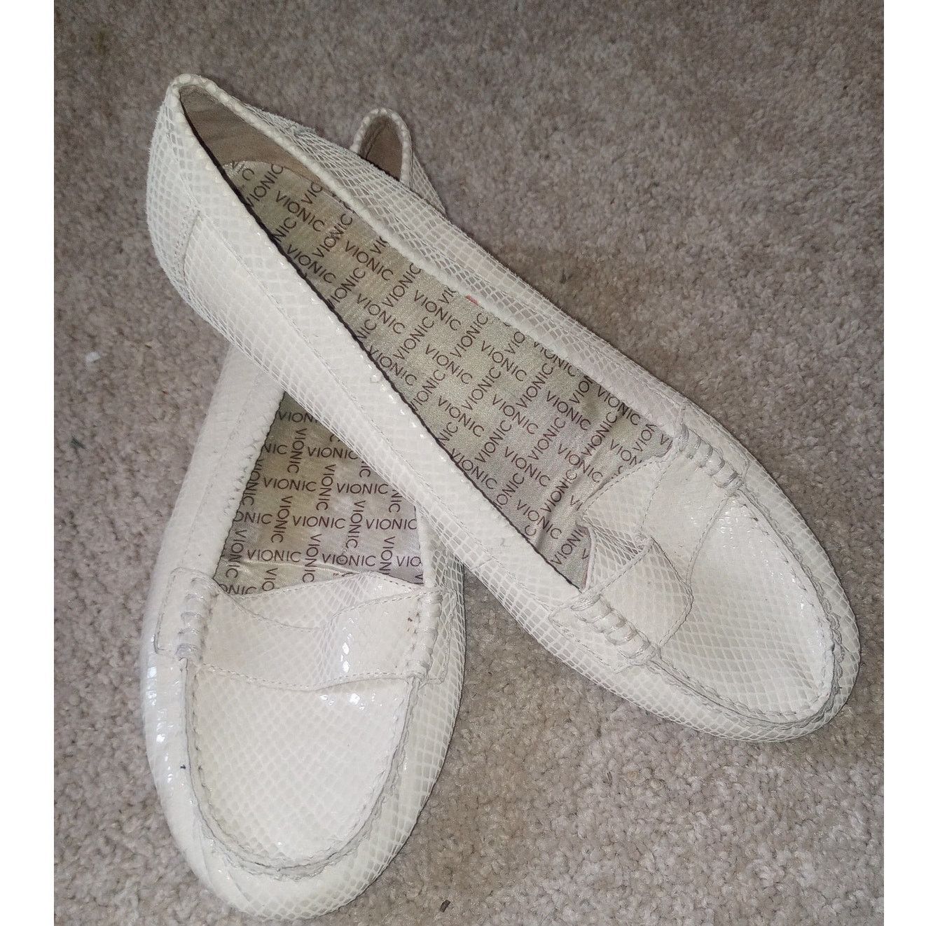 Vionic Women's Vionic Larrun size 10 Ivory Snakeskin Flats Shoes Size US 10 / IT 40 - 2 Thumbnail