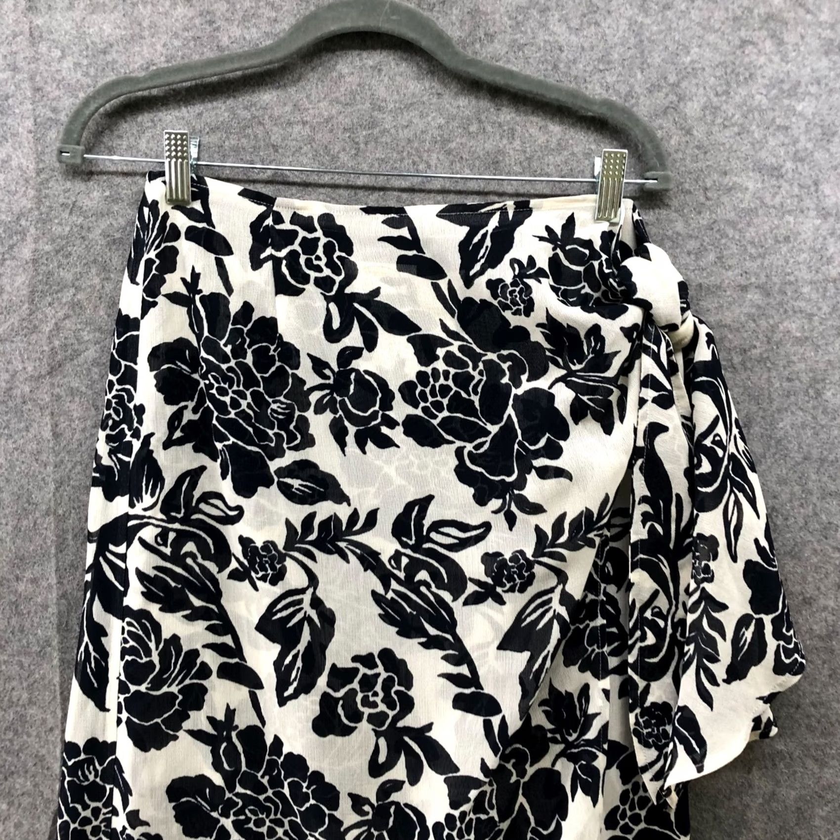 Talbots VTG Talbots Petites Wrap Skirt Silk Wool Midi Black White Floral 4P Skirt Womens Size 27" / US 4 / IT 40 - 3 Thumbnail