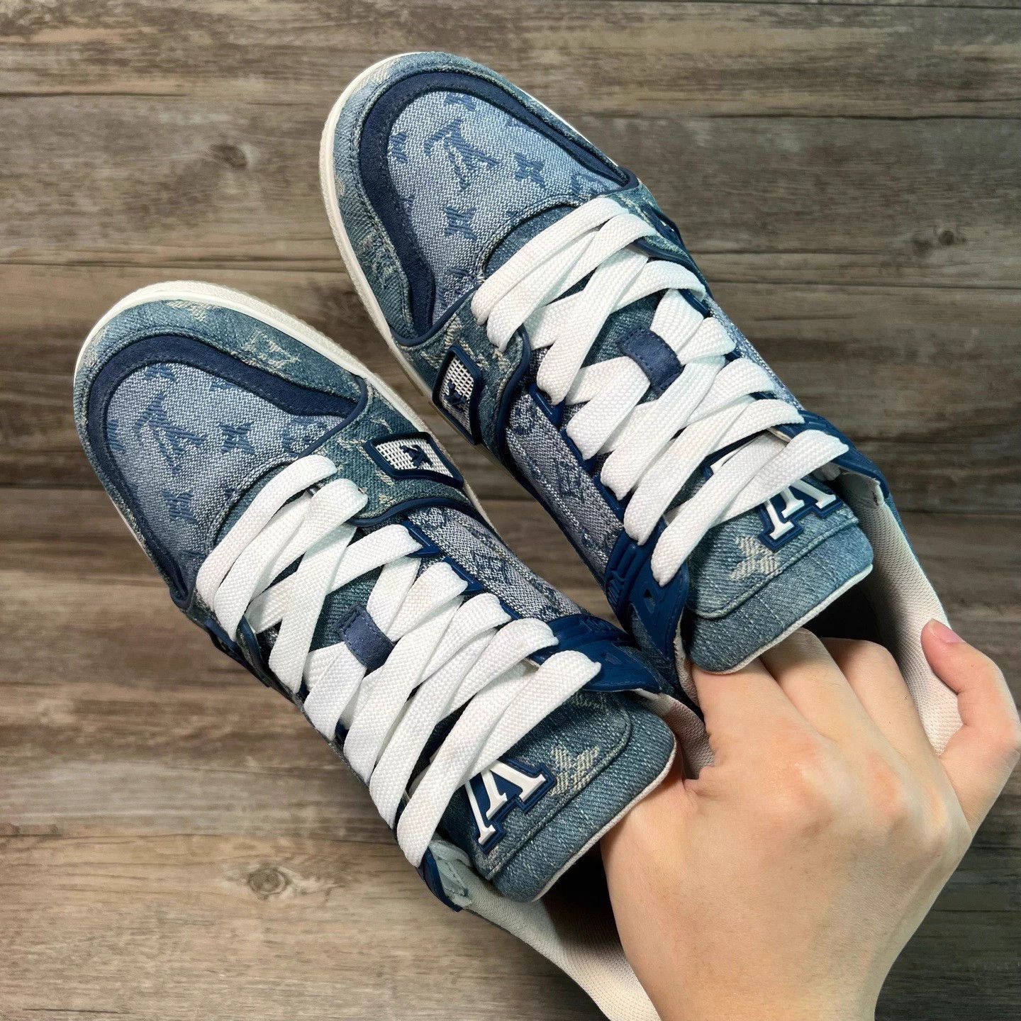 Louis Vuitton LV trainer Louis VUITTON low top sneakers Size US 7.5 / EU 40-41 - 1 Thumbnail