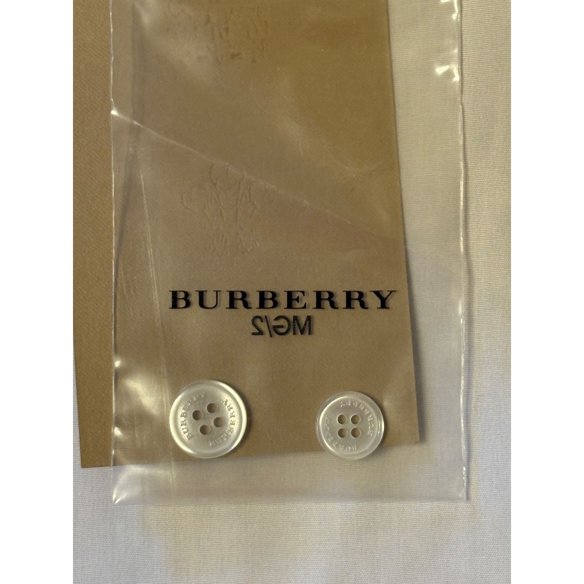 Burberry NWT Burberry London 12 UK 14 Uniform White Tuxedo Shirt Blou Size XL / US 12-14 / IT 48-50 - 10 Thumbnail