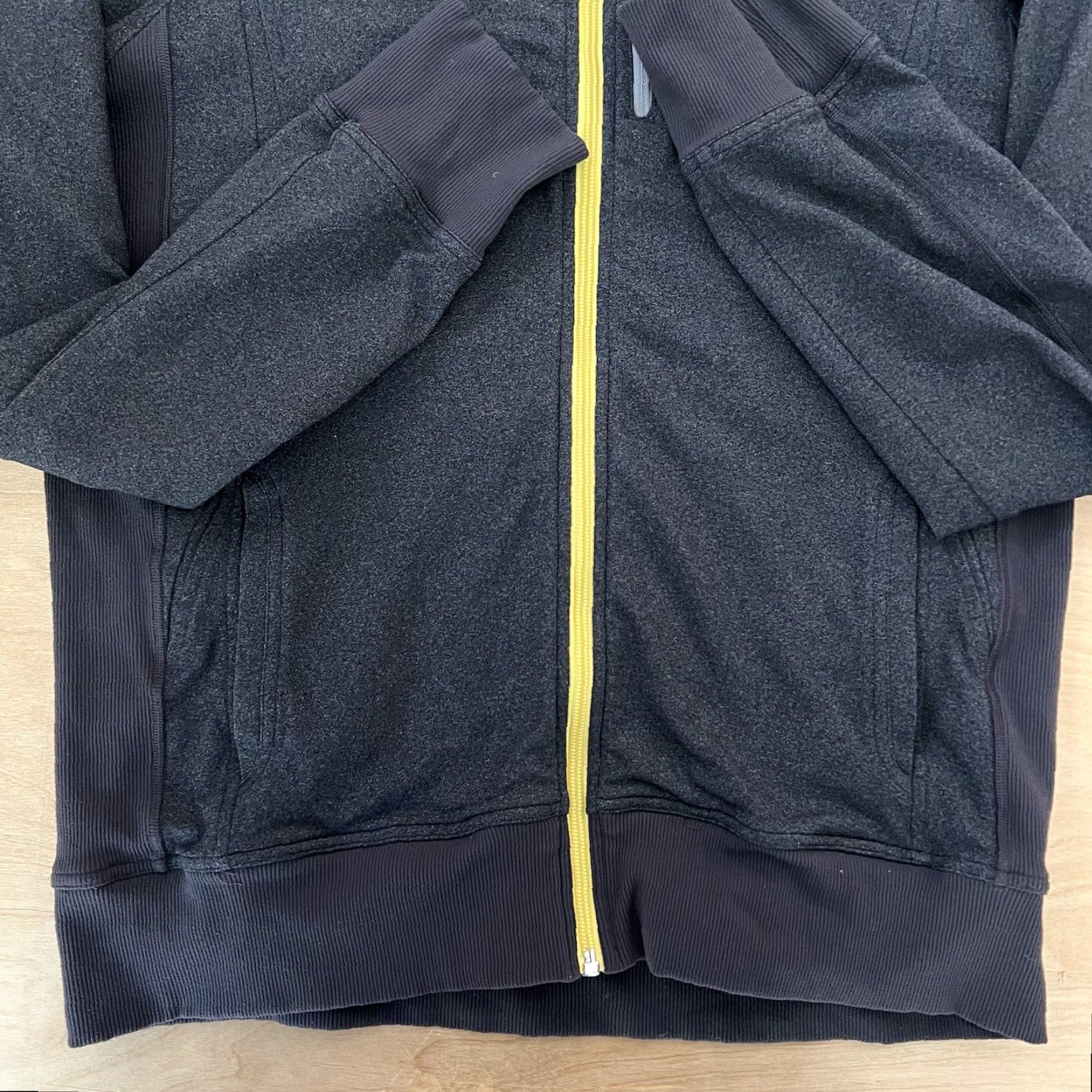 Lululemon Lululemon Track Jacket Gray L Full Zip Windbreaker Softshell Polyester Mens Adults Regular Size L Yellow Accent Zipper Size US L / EU 52-54 / 3 - 5 Thumbnail