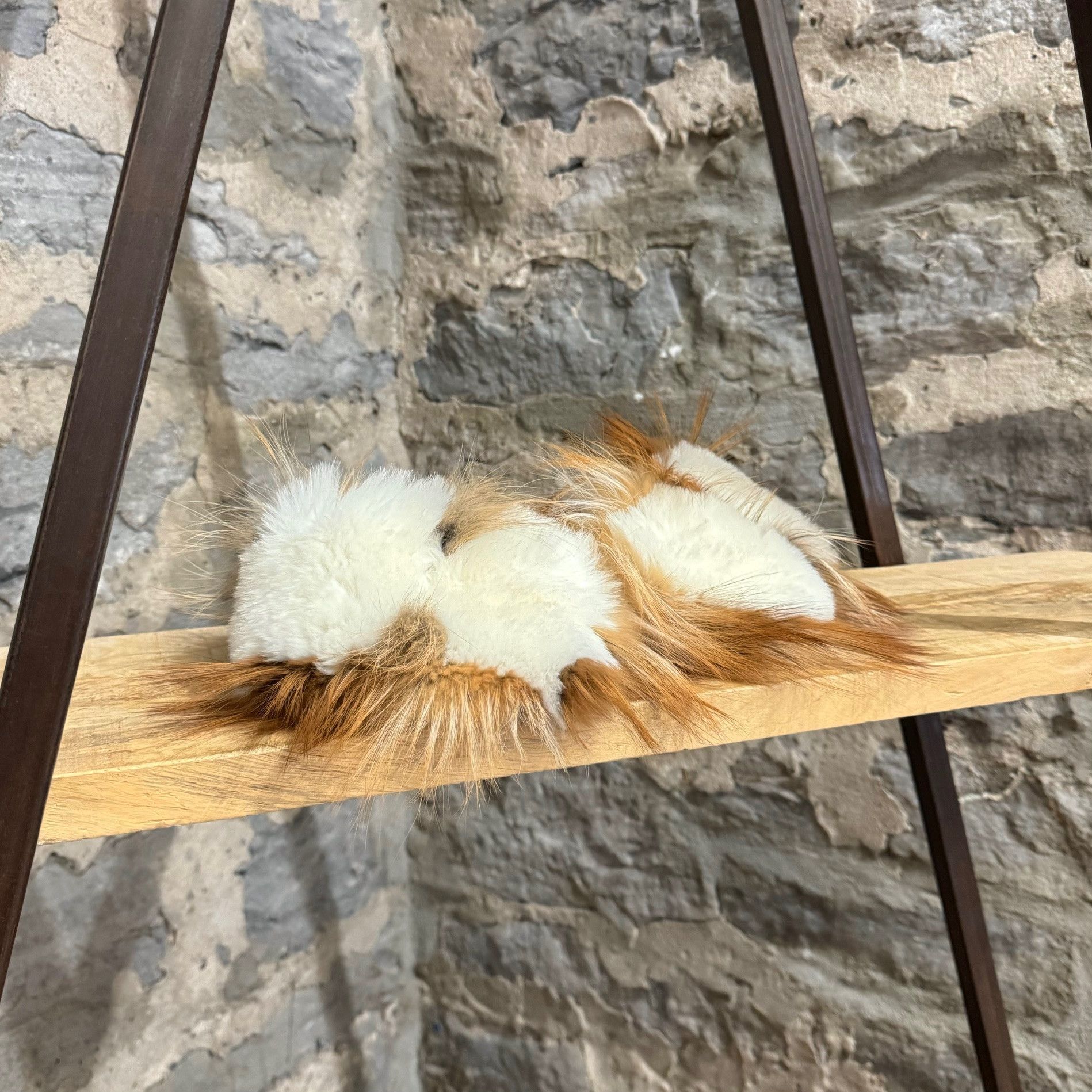 Louis Vuitton Louis Vuitton Ivory Tan Fox Fur Collar Scarf Size ONE SIZE - 2 Thumbnail