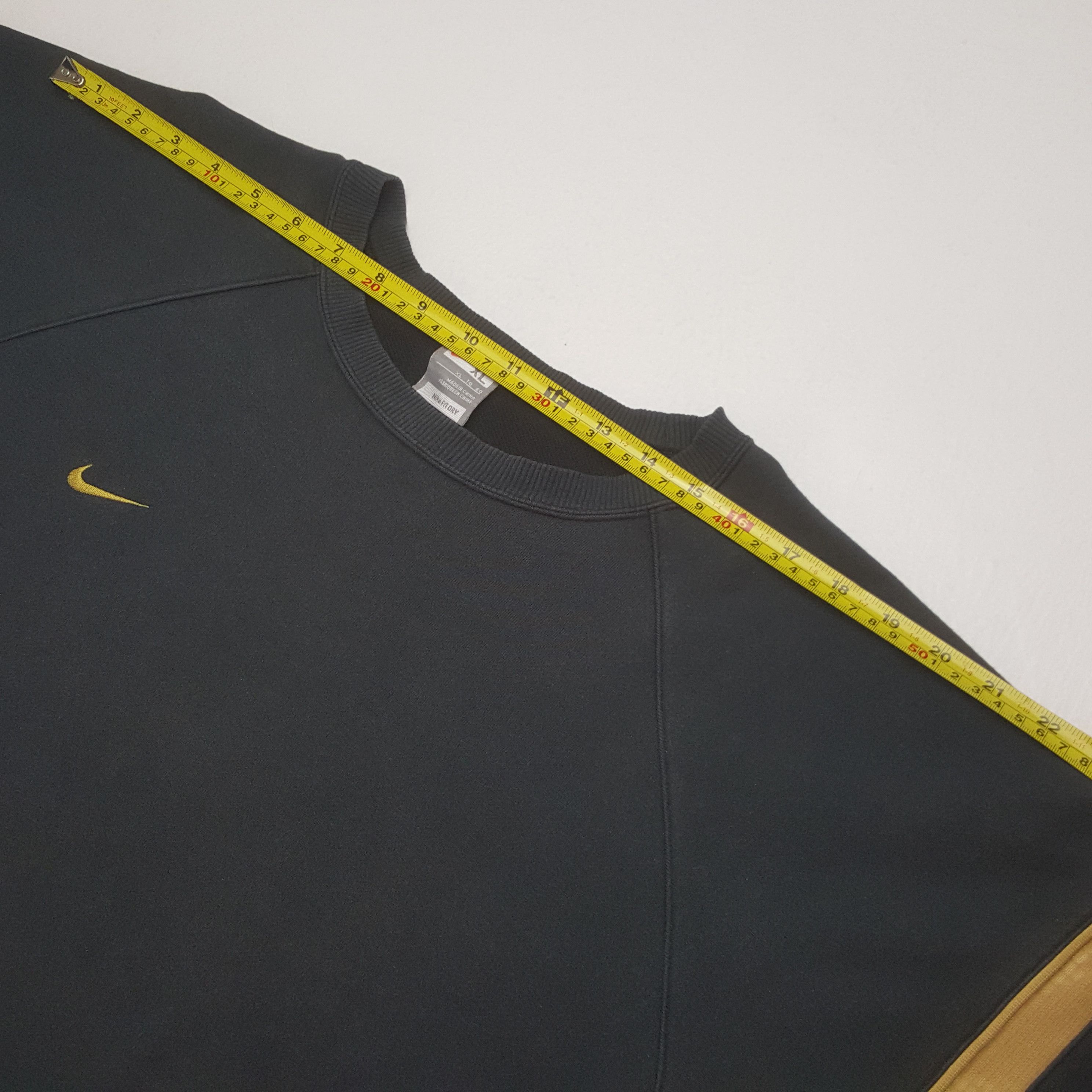 Nike Vintage Nike Small Embroidery Logo Sweatshirt Size US L / EU 52-54 / 3 - 5 Thumbnail