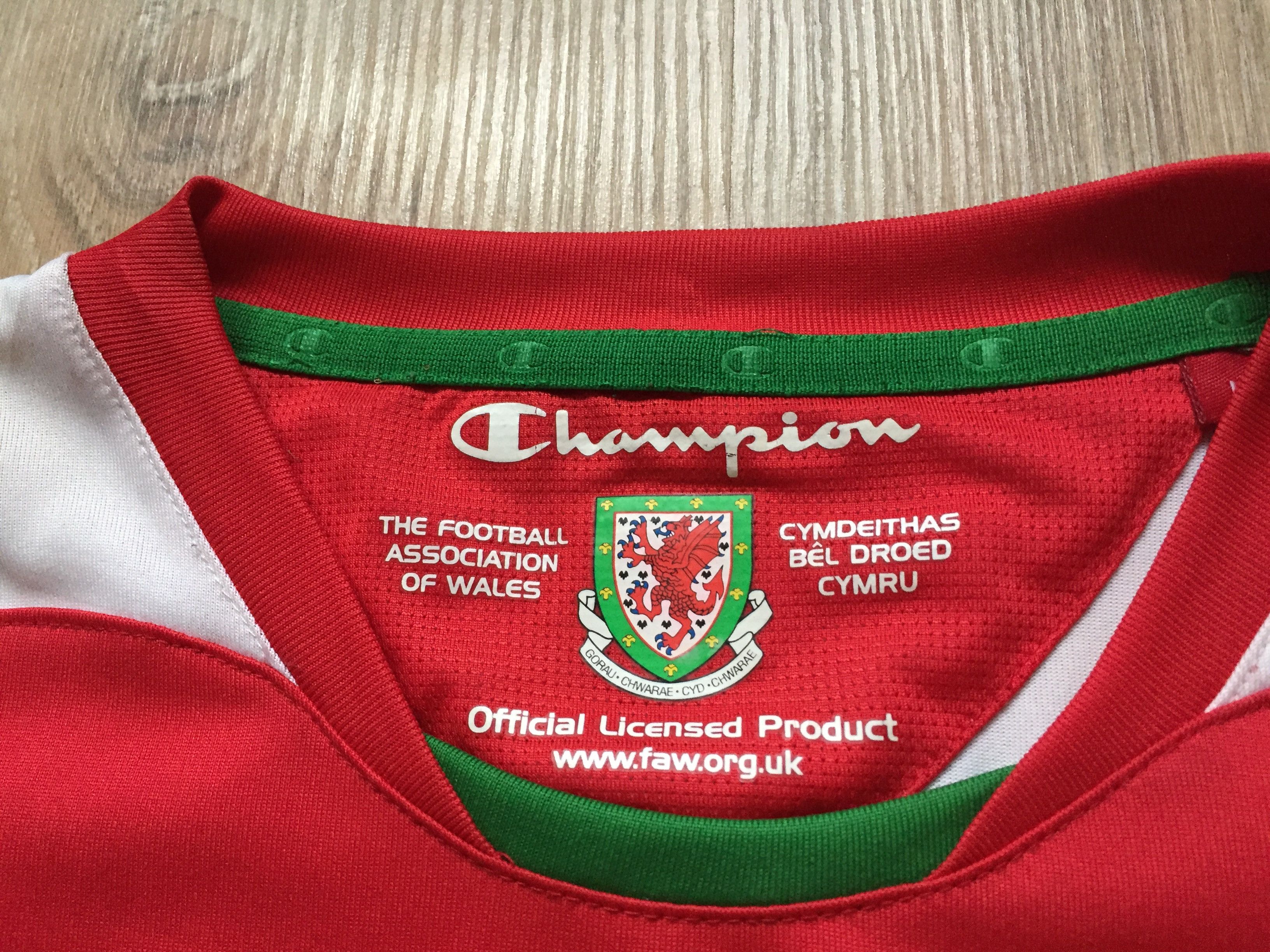 Champion × Vintage Champion Wales Home Football Jersey Size US L / EU 52-54 / 3 - 5 Thumbnail