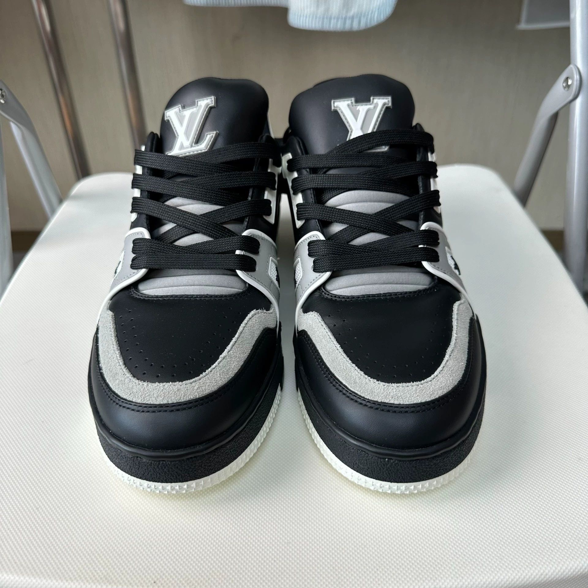 Louis Vuitton LOUIS VUITTON Trainer Leather Low Top Men's Black Size US 6 / EU 39 - 2 Thumbnail