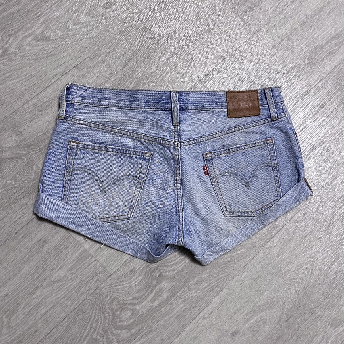 Levi's Vintage Clothing Women’s Levi’s Washed Distressed Reworked Shorts Denim Jeans Size 27" / US 4 / IT 40 - 23 Thumbnail