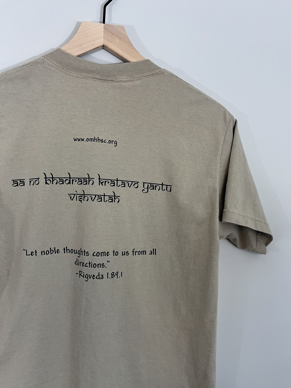 Vintage Vintage Hindu Summer Camp Distressed Faded 2000s Y2K Tee Size US M / EU 48-50 / 2 - 8 Thumbnail