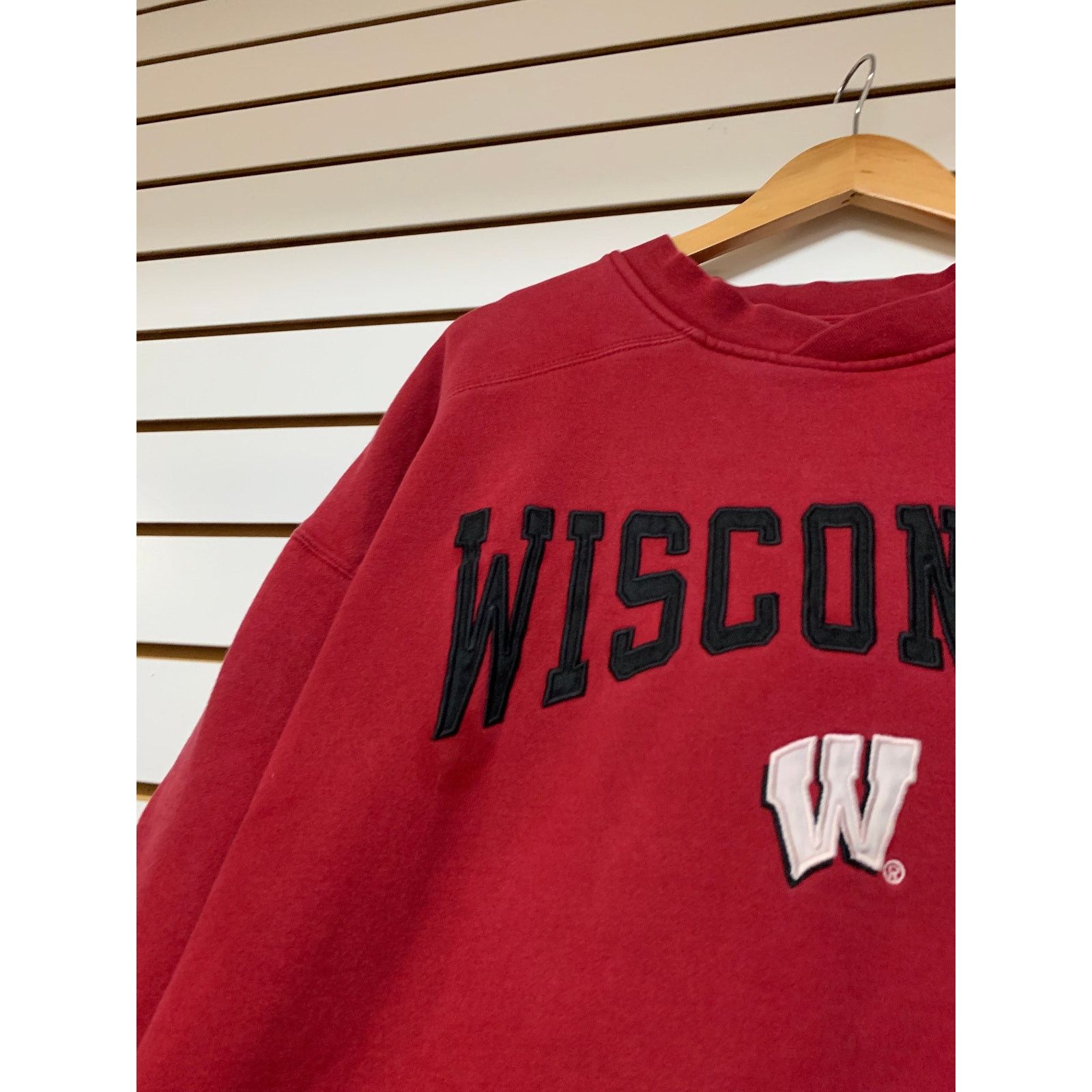 Adidas Vintage Wisconsin Badgers adidas crewneck Sweatshirt size XL Size US XL / EU 56 / 4 - 4 Thumbnail