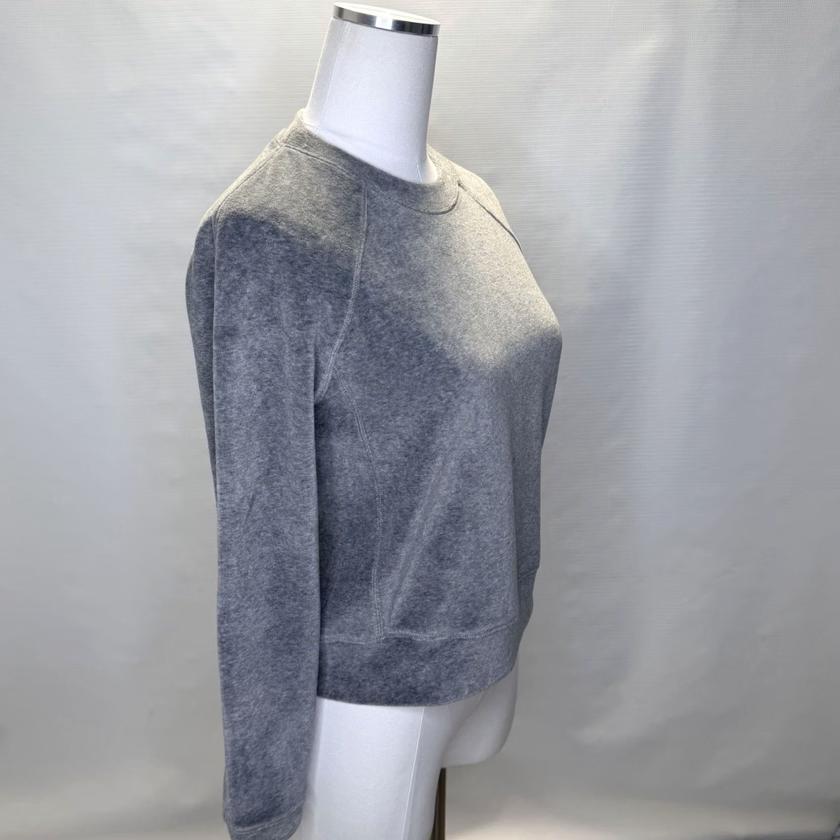 Lululemon Lululemon Every Moment Crew Velour Sweatshirt Womens XS Gray Pullover Knit/Velour Comfort Casual Activewear Size XS / US 0-2 / IT 36-38 - 2 Thumbnail