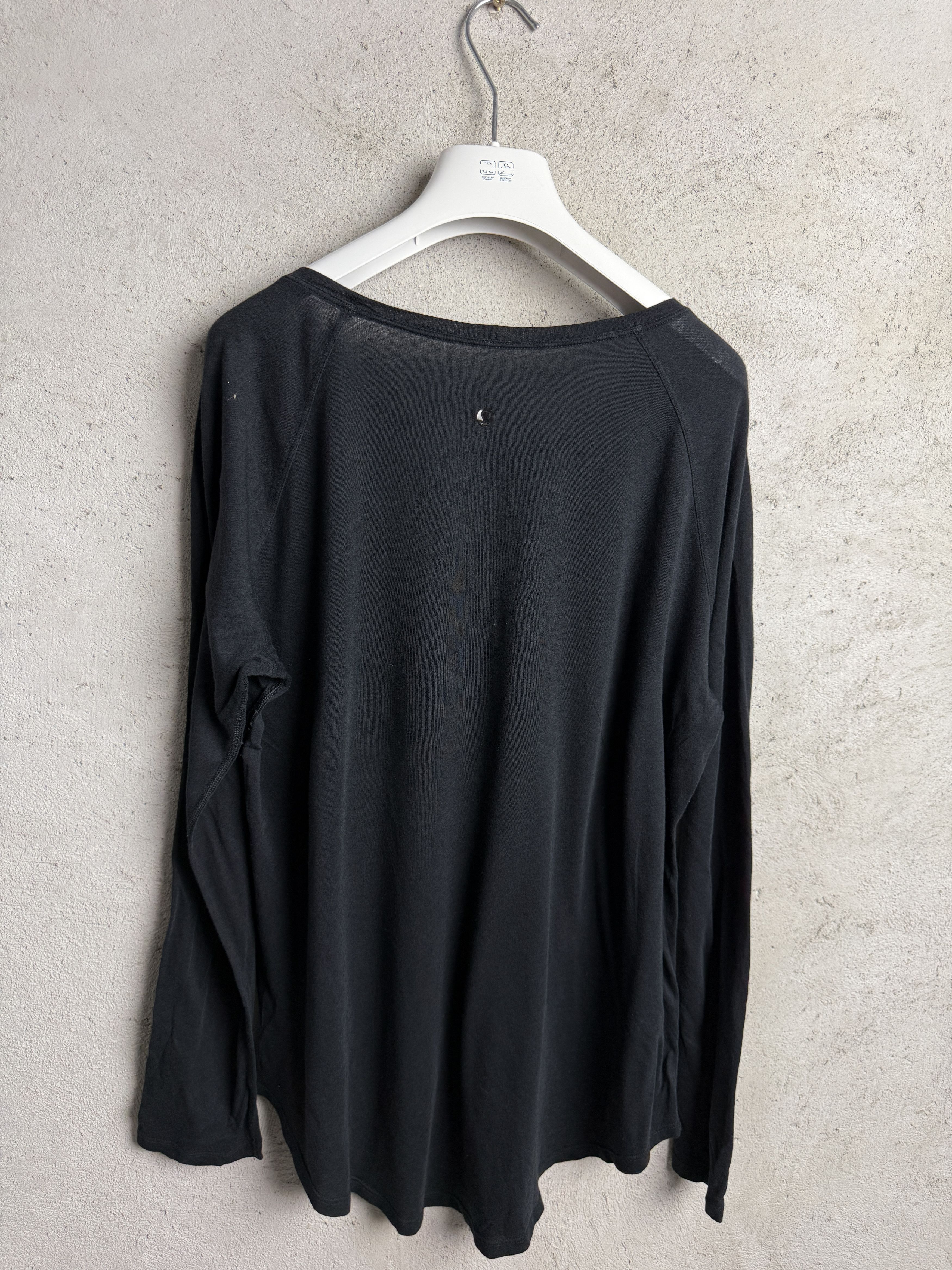 Lululemon Lululemon black long sleeve t-shirt tee yoga gym pilates Size M / US 6-8 / IT 42-44 - 1 Thumbnail