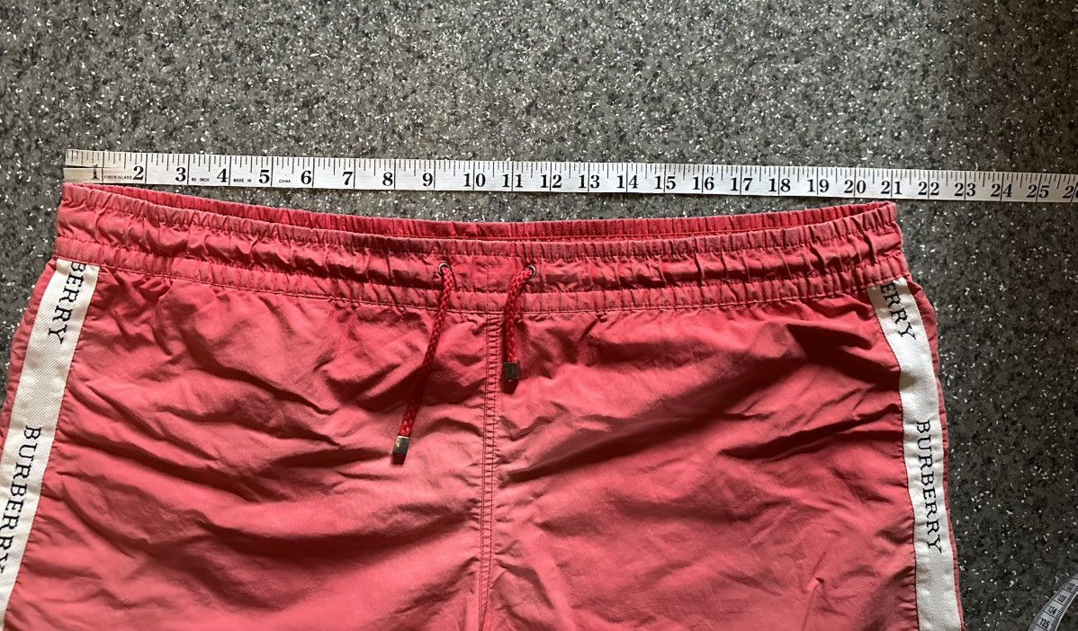 Burberry Burberry shorts size 2XL red vintage Size US 42 / EU 58 - 13 Thumbnail