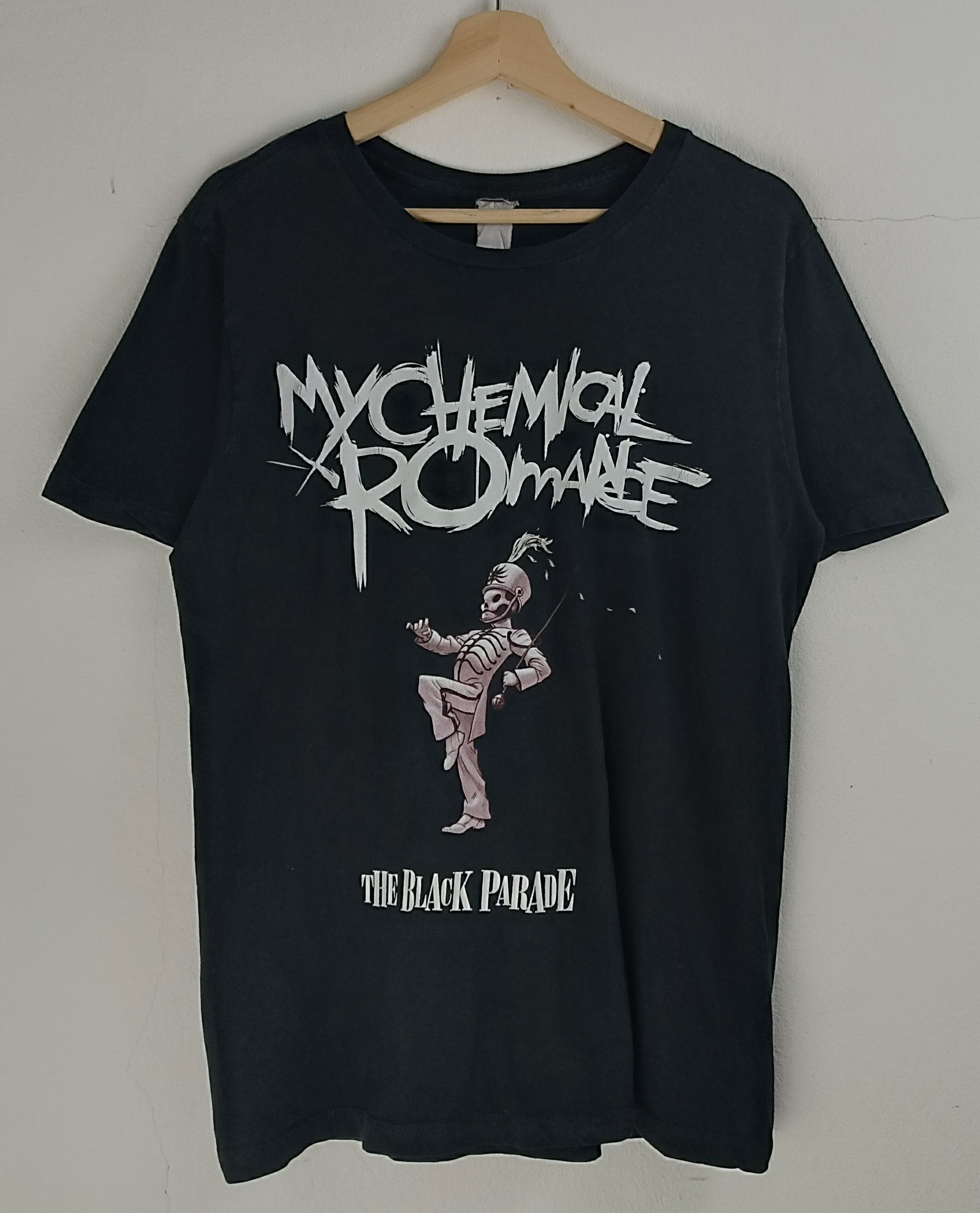Band Tees VINTAGE Y2K MY CHEMICAL ROMANCE THE BLACK PARADE Ts GOTH EMO Size US M / EU 48-50 / 2 - 3 Thumbnail