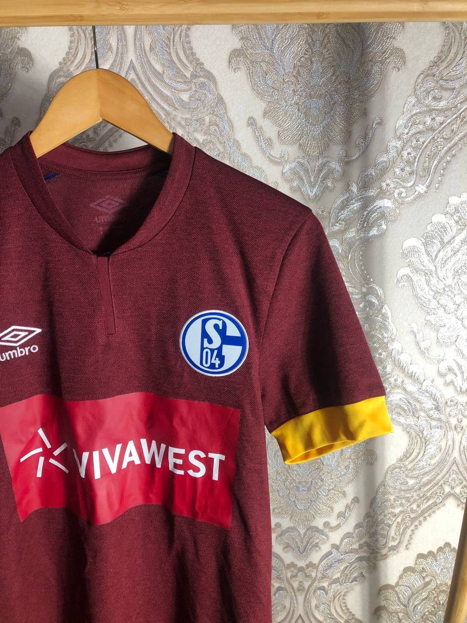 Umbro Vintage Umbro FC SCHALKE 04 Germany Soccer Jersey Retro Size US S / EU 44-46 / 1 - 3 Thumbnail