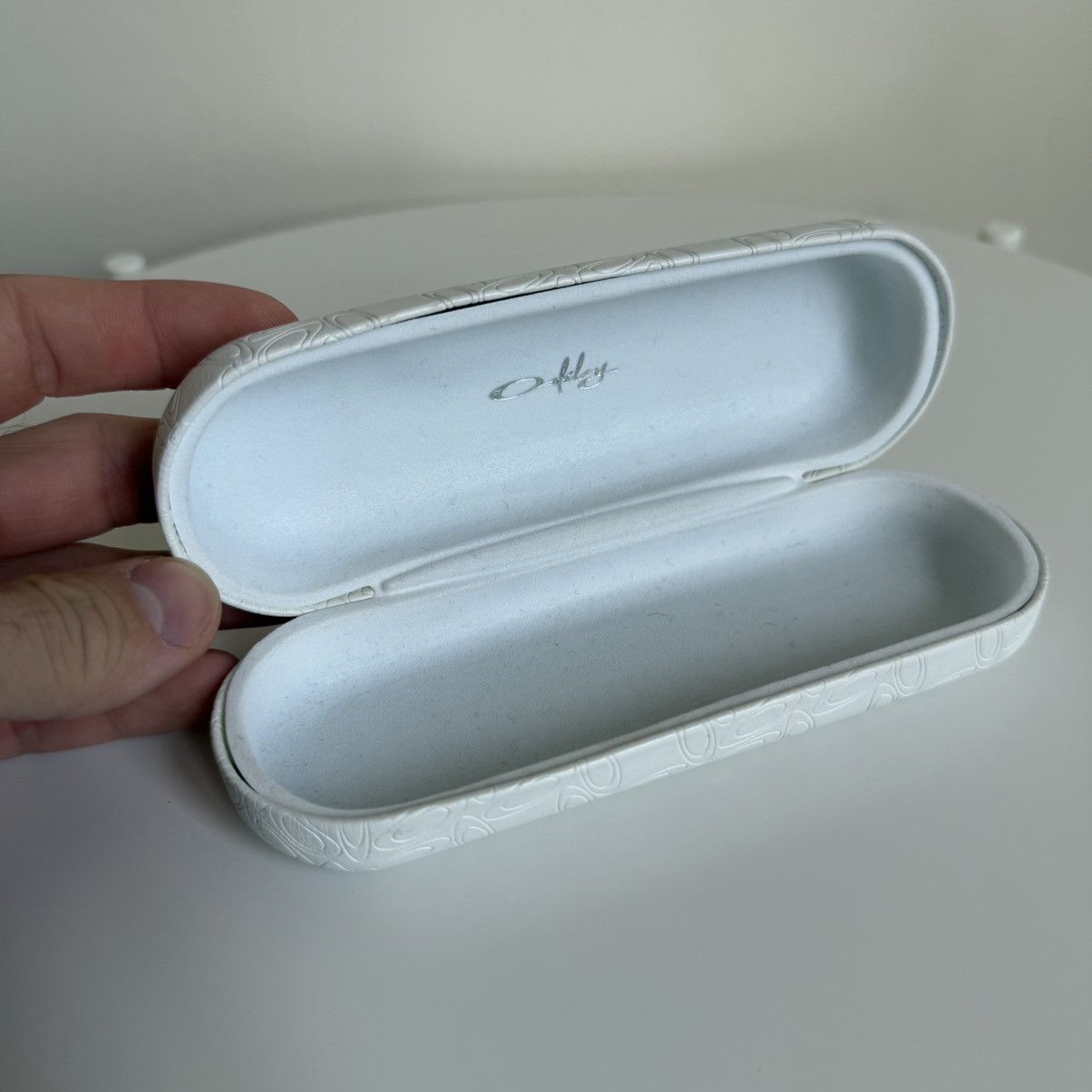 Oakley Oakley White Embossed Hard Case for Sunglasses or Glasses Size ONE SIZE - 2 Thumbnail