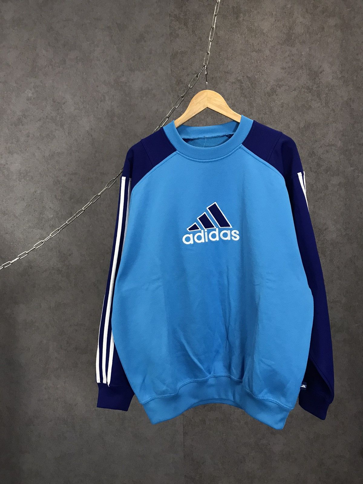 Adidas Adidas vintage big center logo sweatshirt Size US XL / EU 56 / 4 - 1 Thumbnail
