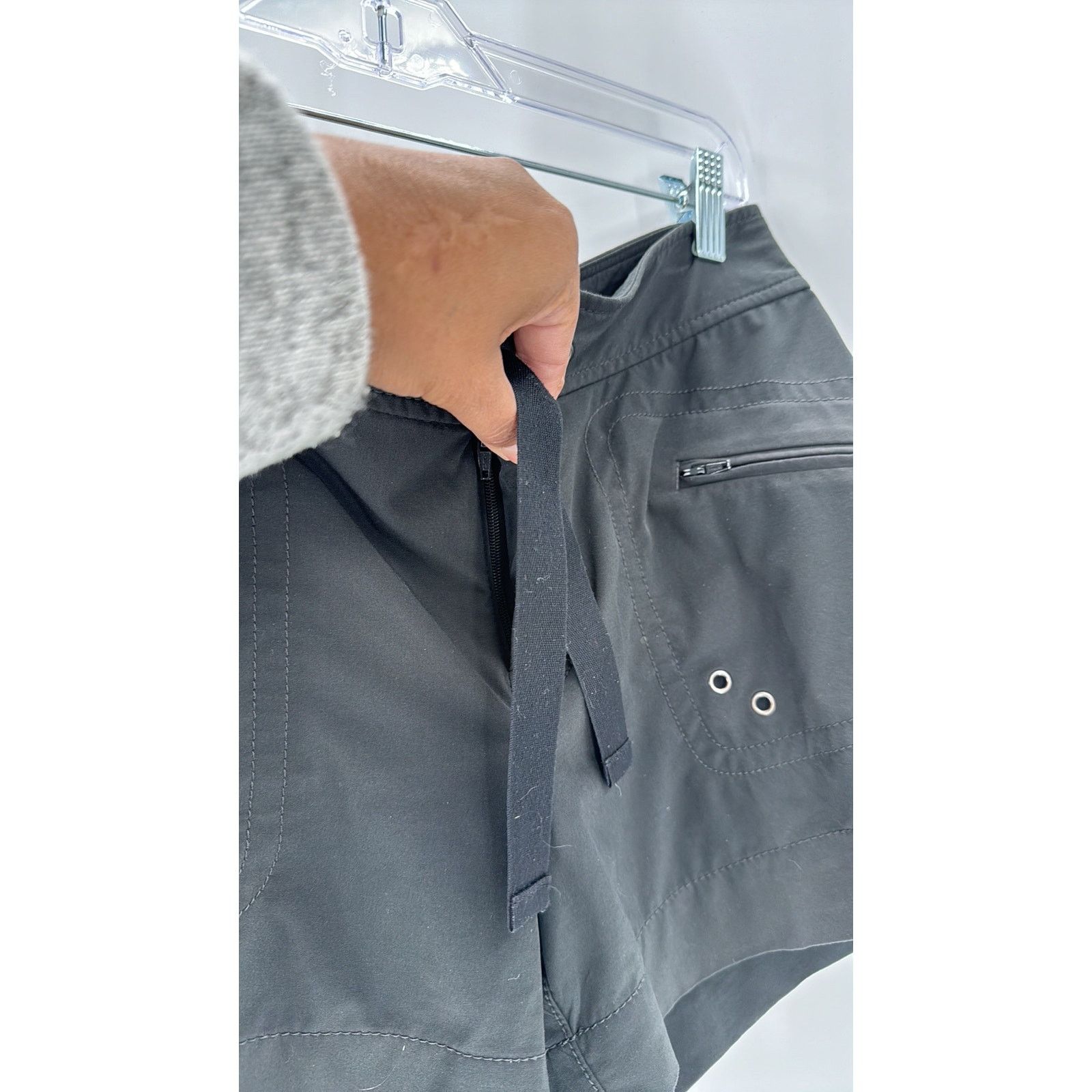 Athleta Athleta black button and tie waist swim outdoors shorts Size 28" / US 6 / IT 42 - 4 Thumbnail