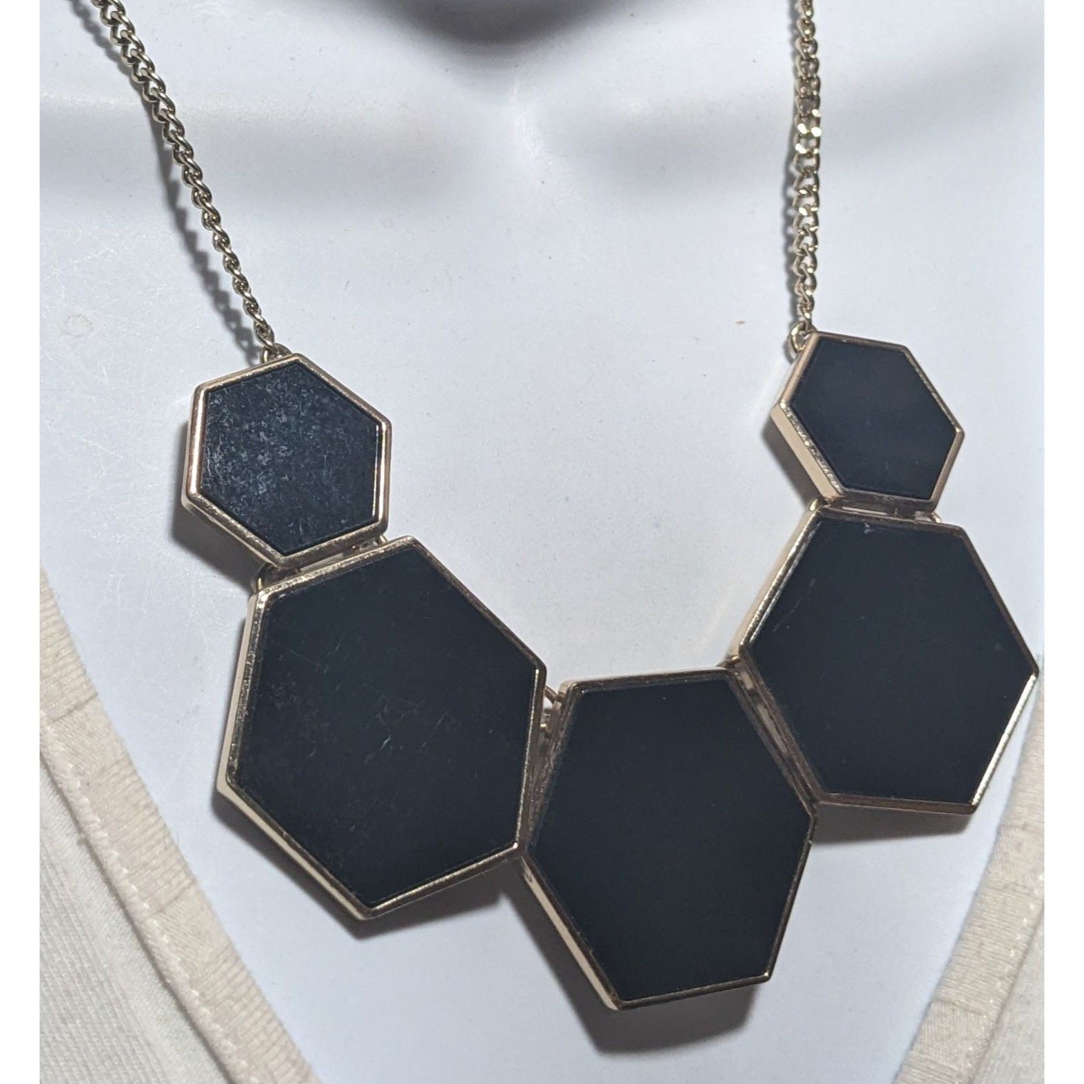 Express Express Black And Gold Geometric Bib Necklace Size ONE SIZE - 7 Thumbnail