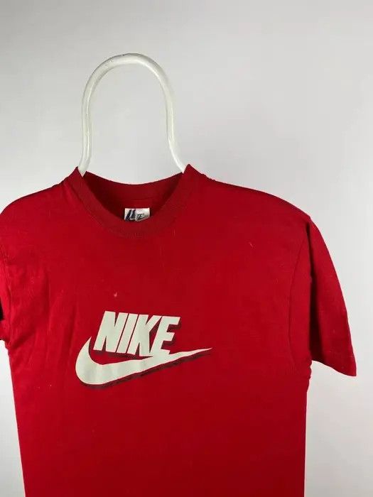 Nike Vintage Nike T-shirt made in USA size Small red big logo Size US S / EU 44-46 / 1 - 2 Thumbnail