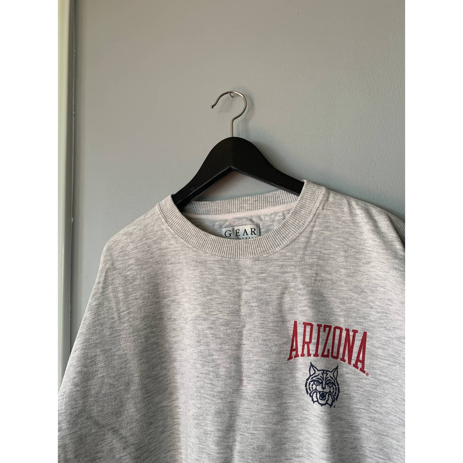Embroidered Crew Neck Jumper in Alaska/ Ivy League