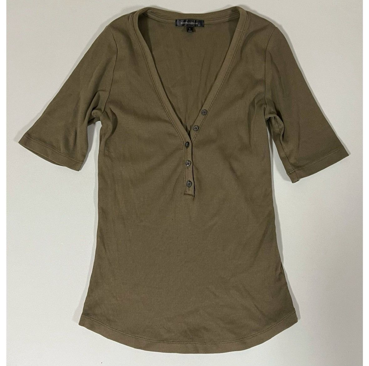 Banana Republic Banana Republic Olive Button-Up Henley Top Blouse Size S ✨ Size S / US 4 / IT 40 - 1 Thumbnail