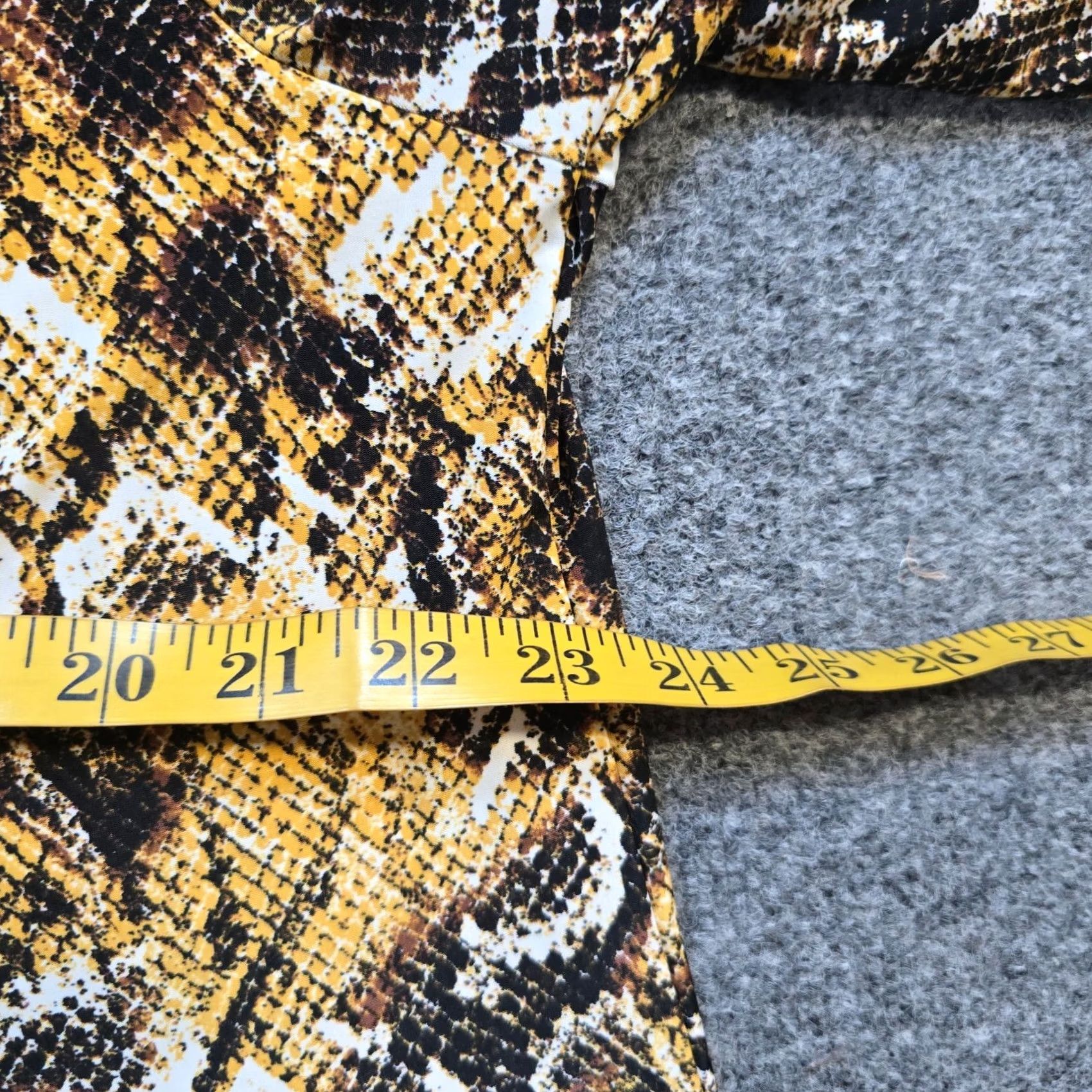Vintage Cocomo Top Womens 2X Yellow Snakeskin 3/4 Sleeve V-Neck Stretchy Casual Blouse Size XXL / US 16-18 / IT 52-54 - 5 Thumbnail