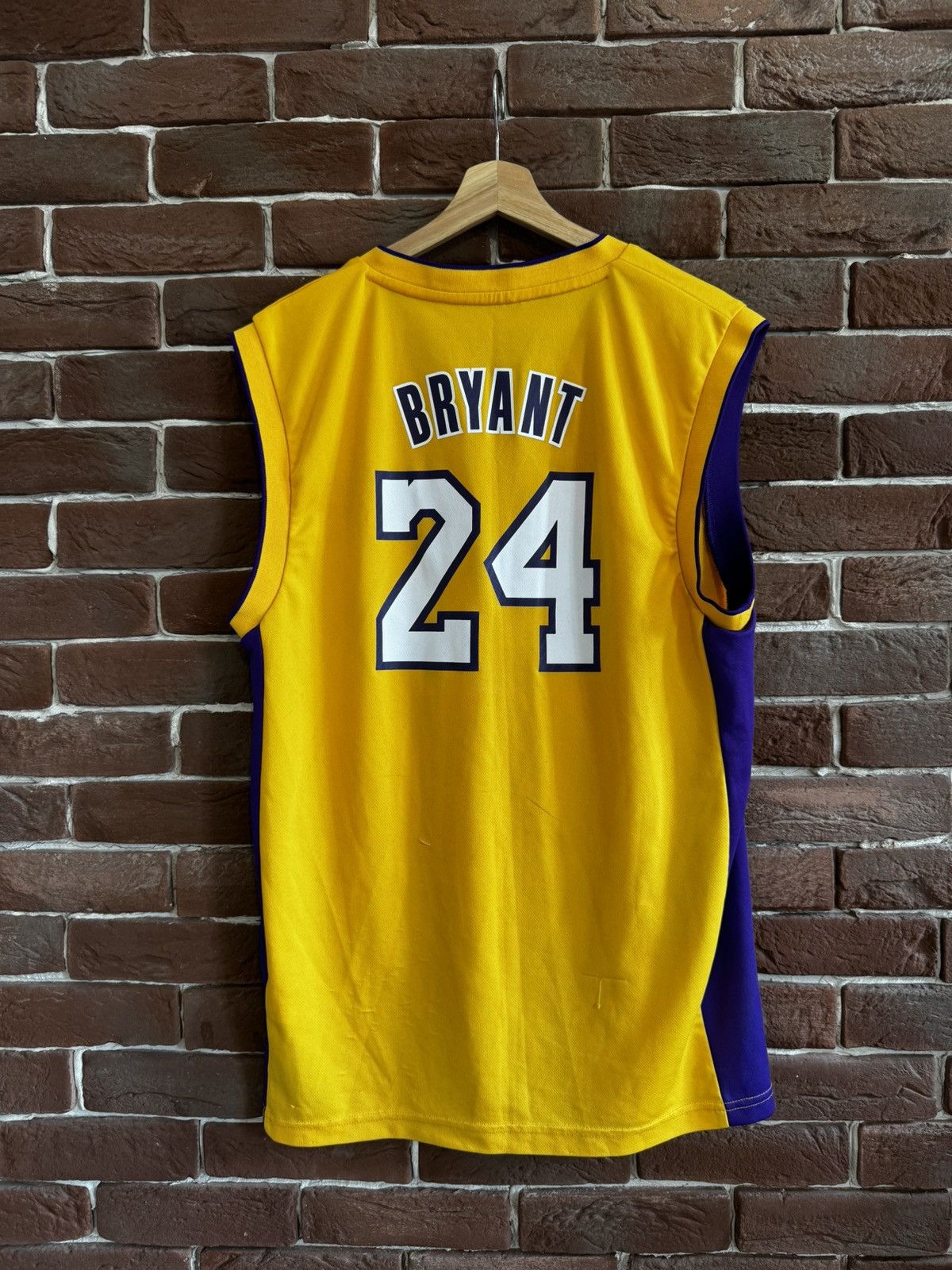 Vintage 00s Adidas LA Lakers 24 Bryant Basketball NBA Jersey