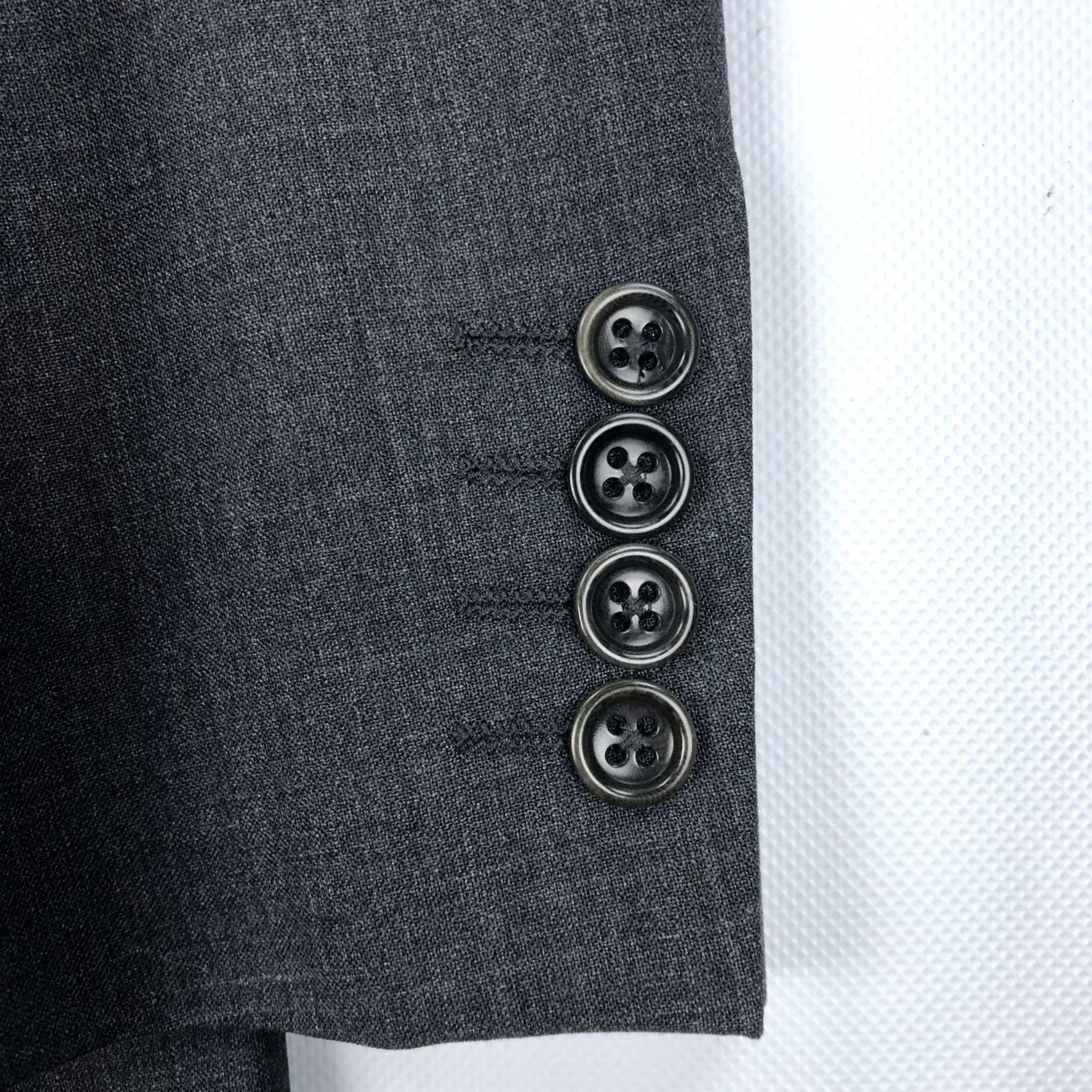 Banana Republic Banana Republic Men's 38R Suit Jacket Wool Blend Charcoal Gray 2 Piece Notch Lapel Single Breasted 40in Chest Regular Vintage? No (Y2K) Size 38R - 4 Thumbnail
