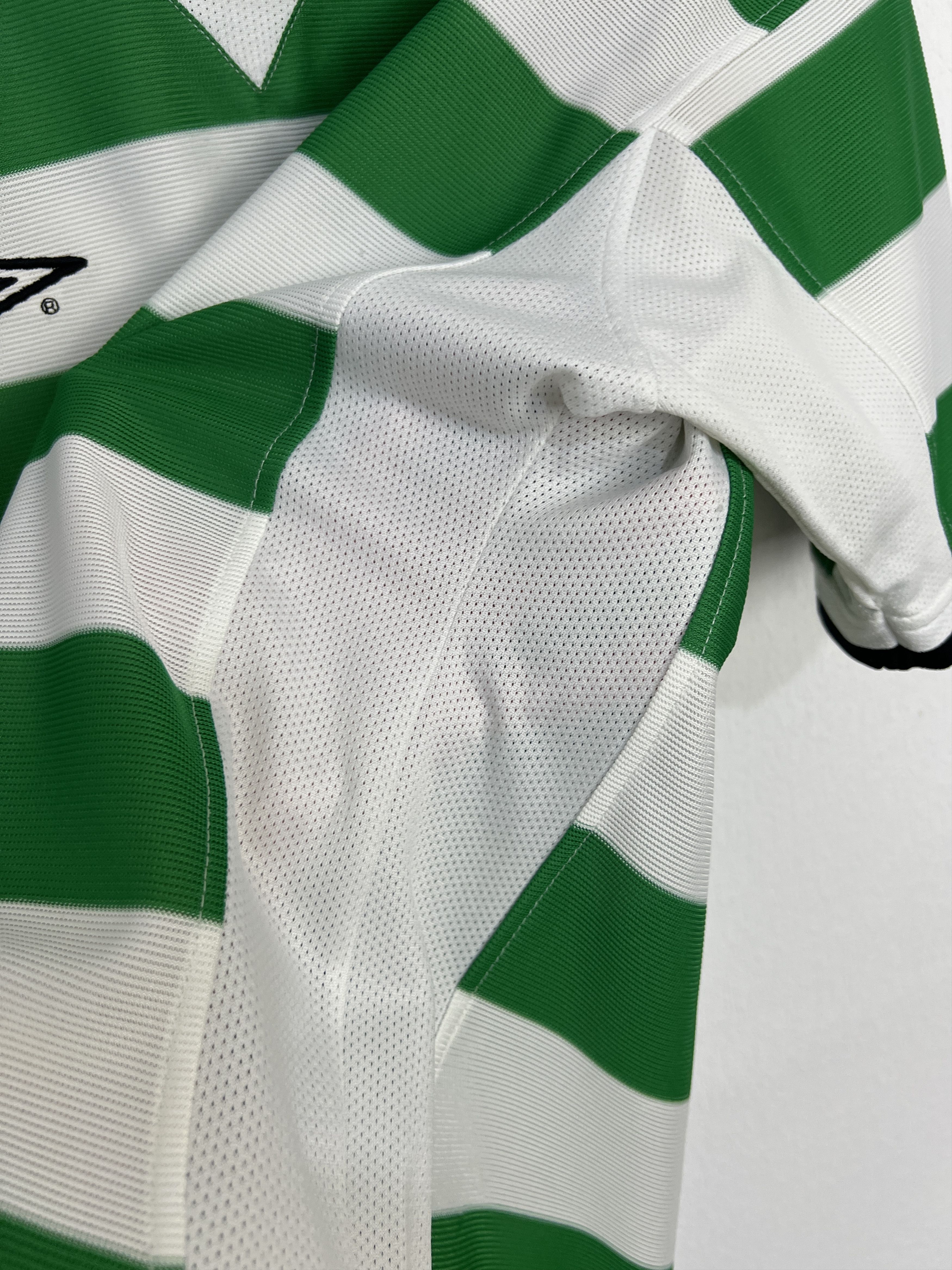 Umbro Celtic Home football shirt 2001 Soccer Umbro Jersey Mens Size US M / EU 48-50 / 2 - 6 Thumbnail