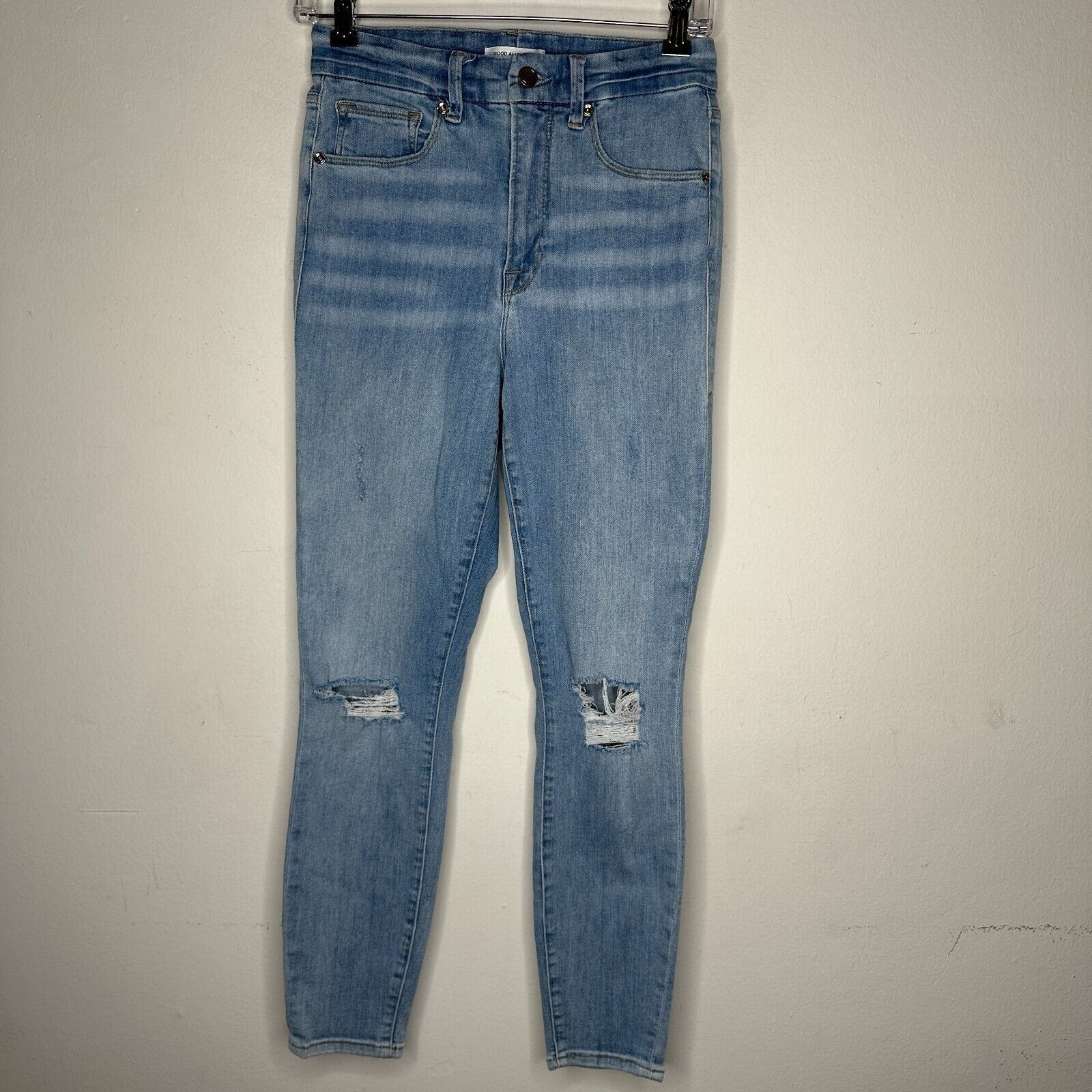 Good American Good American Good Waist Crop Distressed Knee Jean 6 / 28 Size 28" / US 6 / IT 42 - 1 Thumbnail