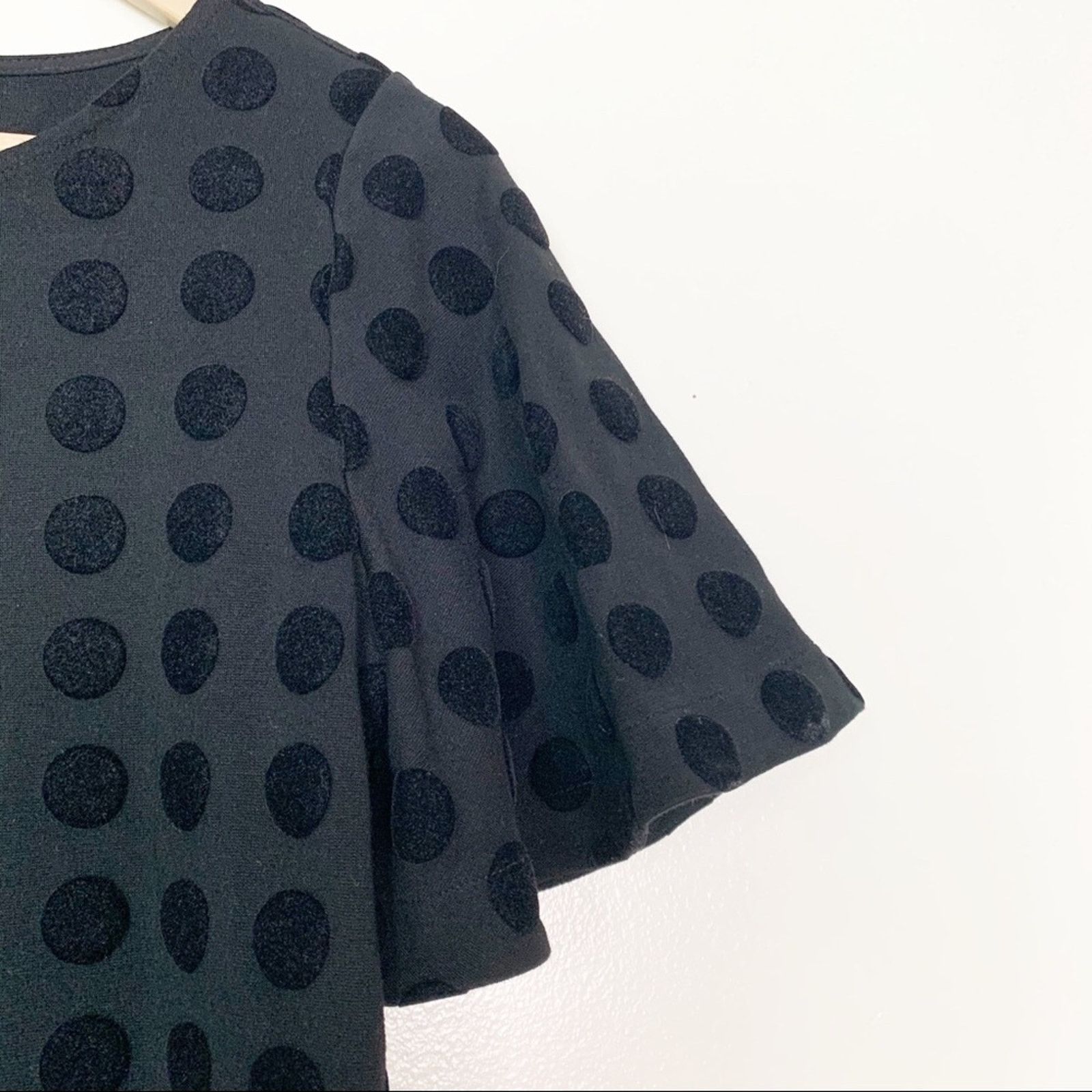Ann Taylor Black Embossed Polka Dot Flutter Sleeve Women's Size Med Size M / US 6-8 / IT 42-44 - 2 Thumbnail