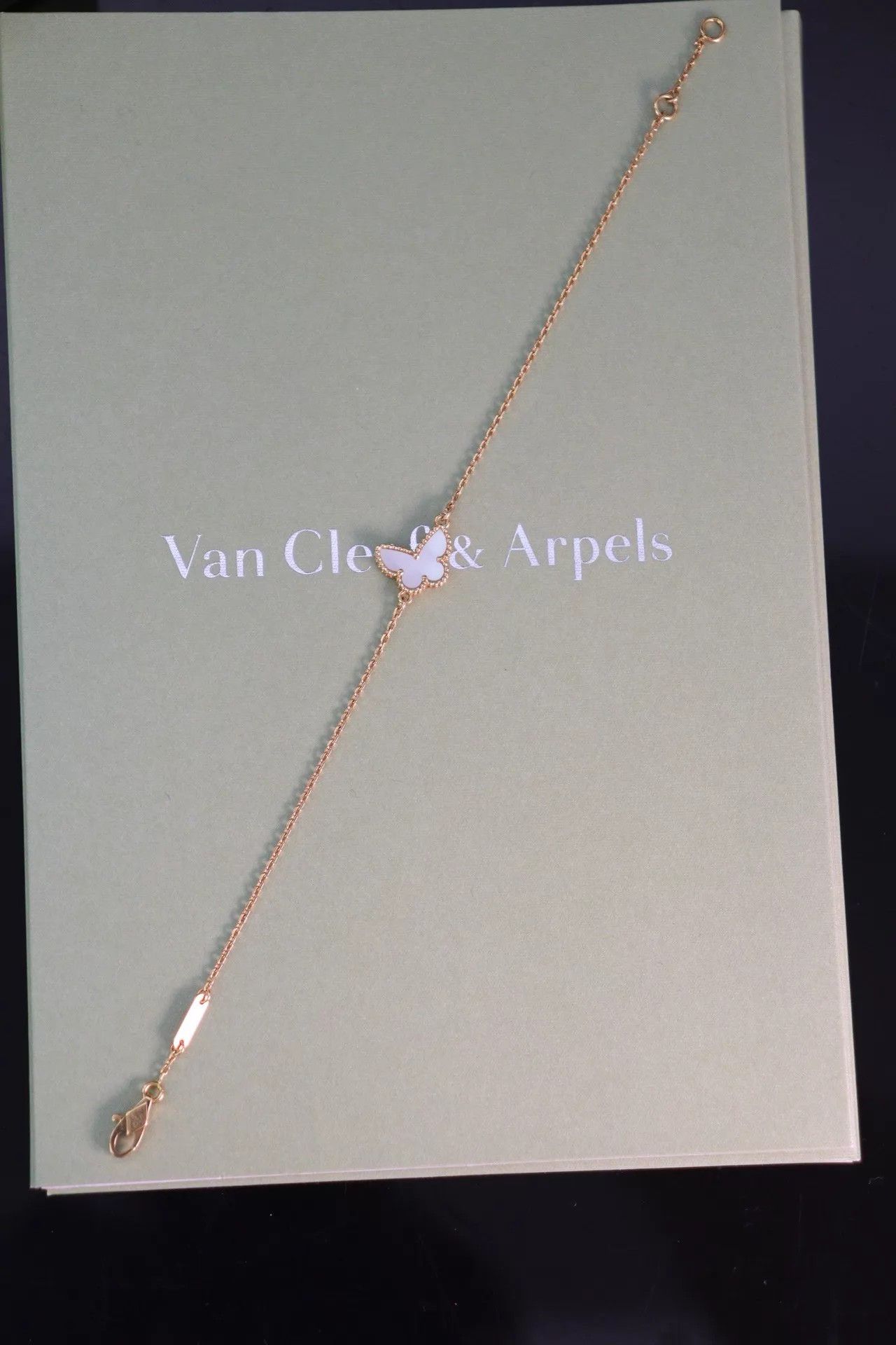Van Cleef & Arpels VCA 18K Gold White MOP Butterfly Bracelet 17.5cm 22.06 Size ONE SIZE - 2 Thumbnail