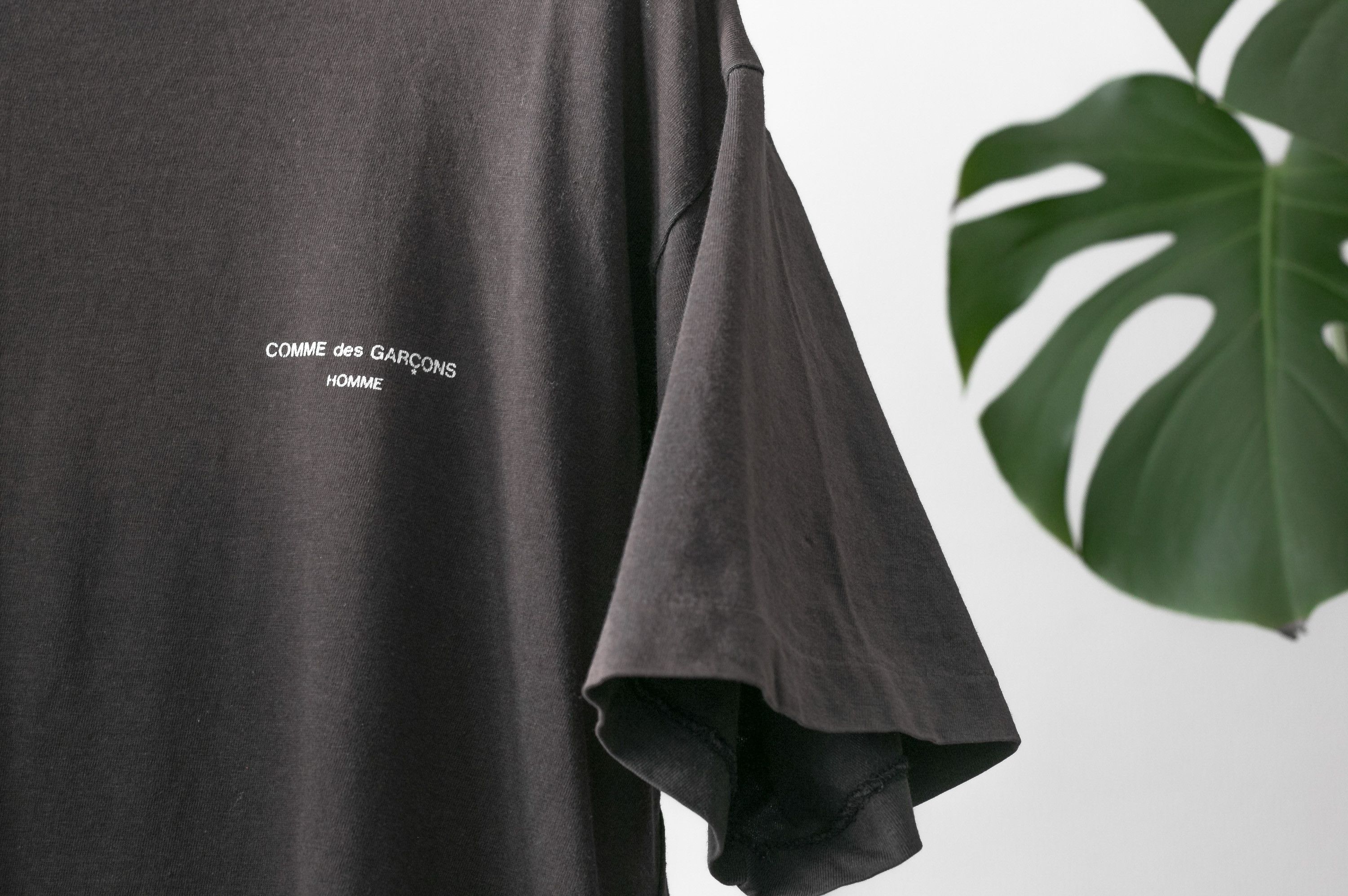 Comme des Garcons Homme vintage logo tee Size US M / EU 48-50 / 2 - 4 Thumbnail