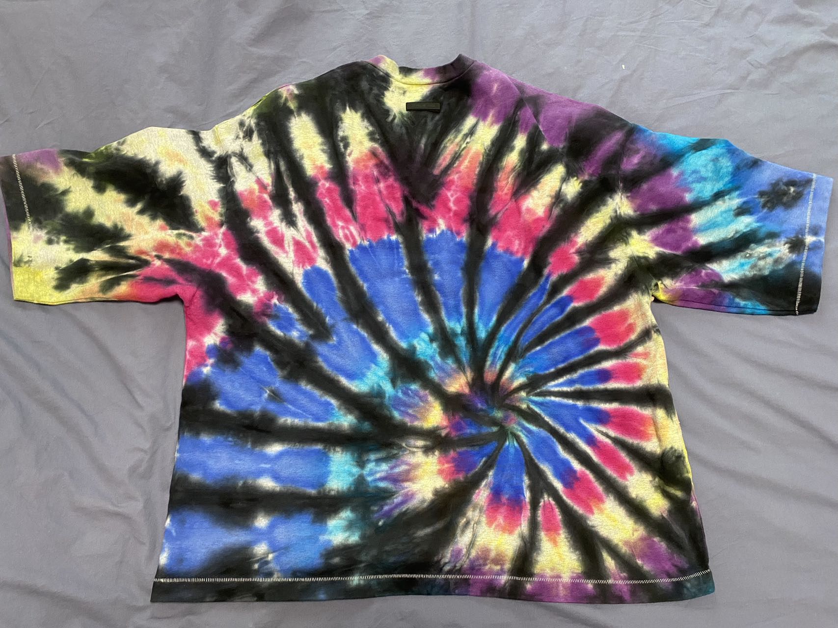 Essentials Tie Dye Fear of God ESSENTIALS Football T-Shirt Size US XL / EU 56 / 4 - 2 Thumbnail
