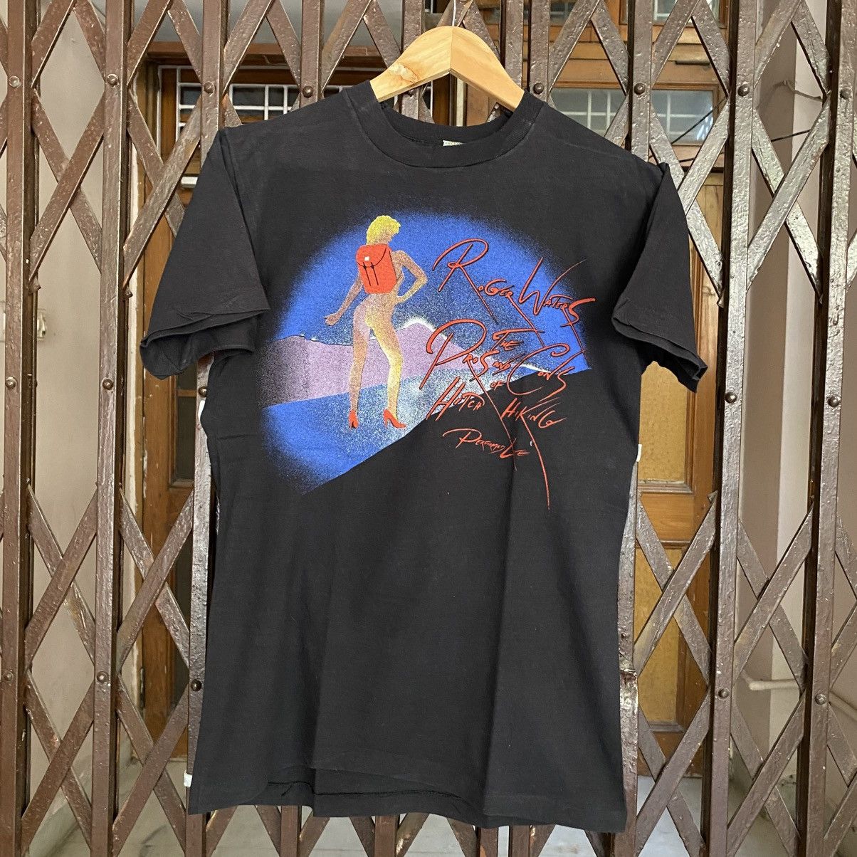 Band Tees Vintage 1984 Roger Waters tour t shirt Size US M / EU 48-50 / 2 - 1 Thumbnail