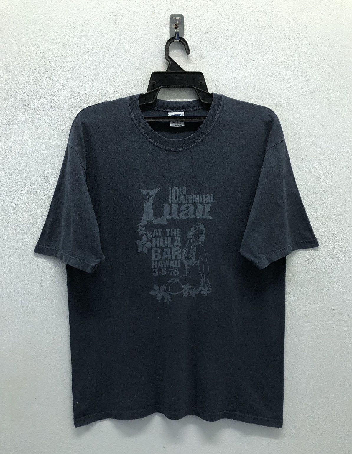 Vintage Old Navy 10th Annual Luau At The Hula Bar Hawaii T-Shirt Size US S / EU 44-46 / 1 - 1 Thumbnail