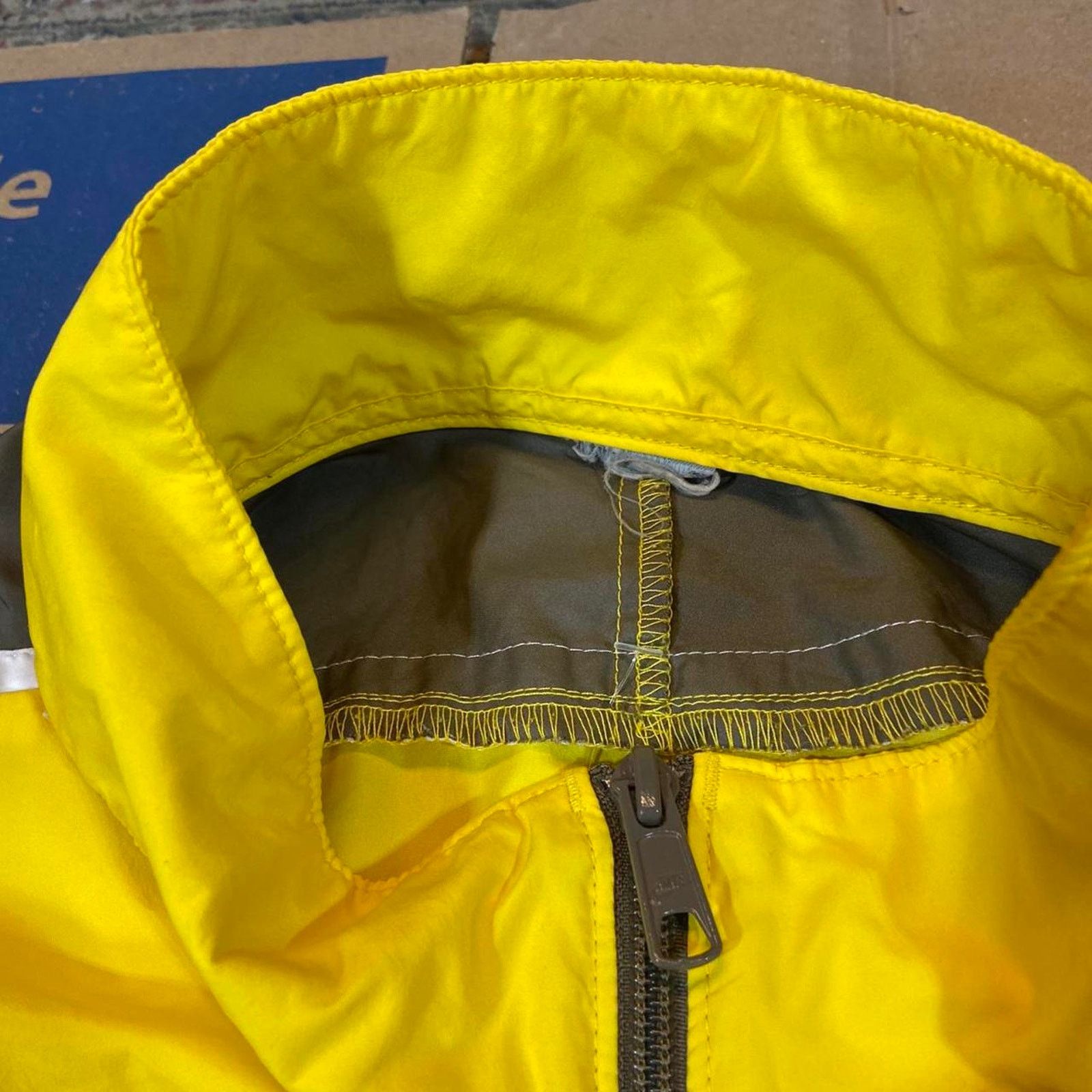 Nike 2000s nike yellow light weight wind breaker Size US XL / EU 56 / 4 - 3 Thumbnail