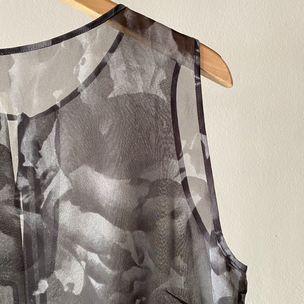 Givenchy GIVENCHY Transparent Gray Floral Sleeveless Blouse Size M / US 6-8 / IT 42-44 - 6 Thumbnail