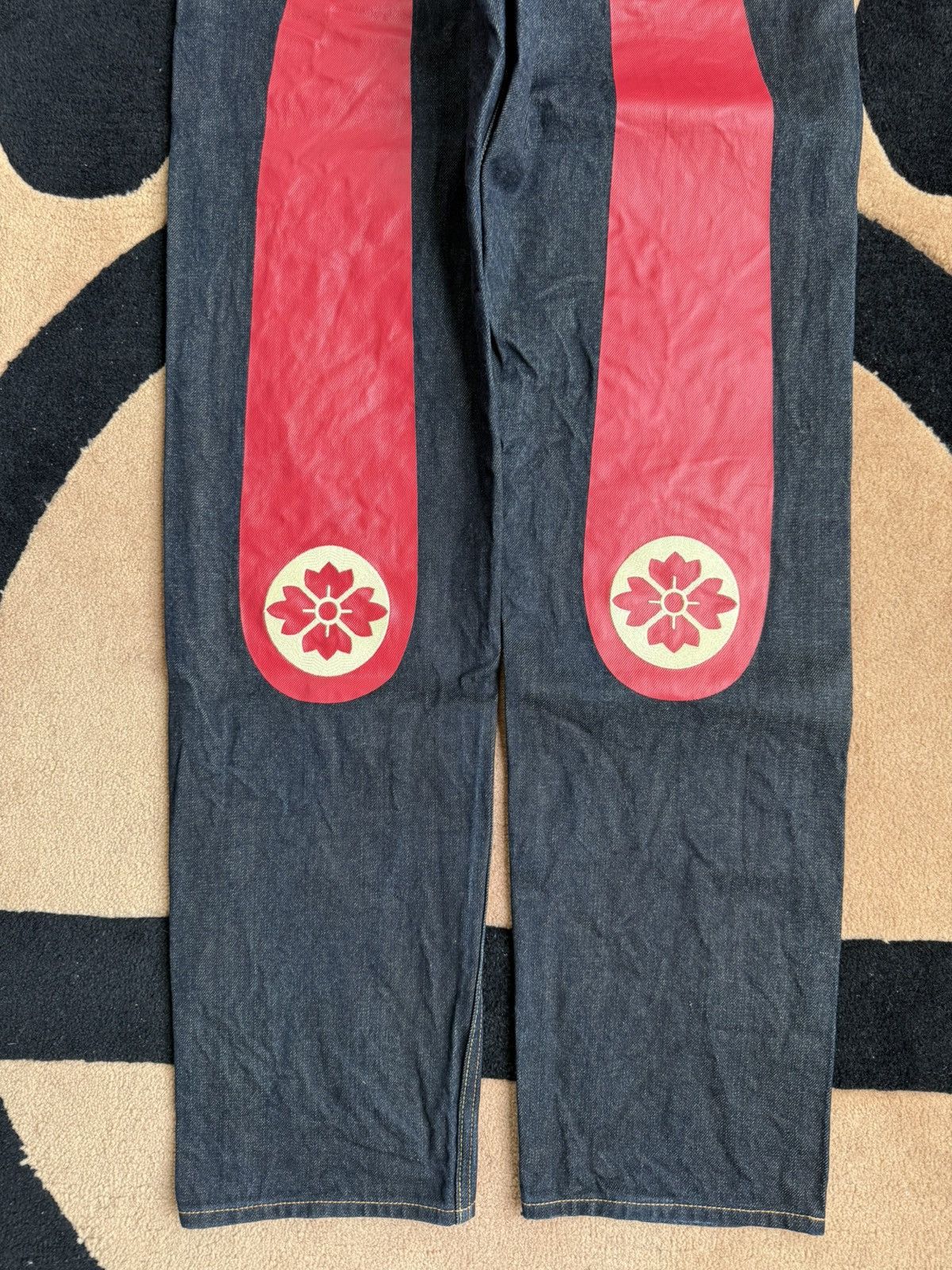 Evisu EVISU red daicock and white flower style jeans！size：31x34 Size US 31 - 6 Thumbnail
