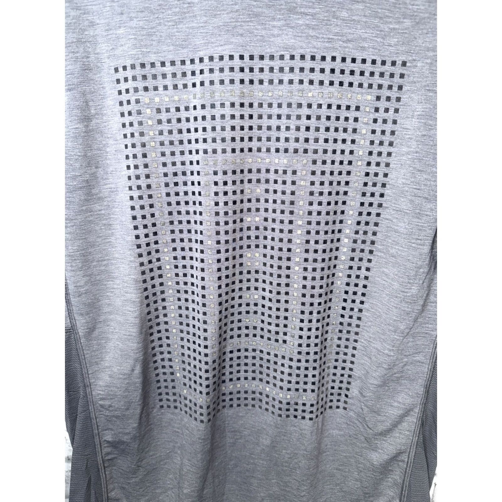 Lululemon Lululemon Geometric Graphic T Shirt Men XL Gray Short Sleeve Yoga Active Slim Breathable Moisture Wicking Easy Care Signature Logo Size US XL / EU 56 / 4 - 4 Thumbnail