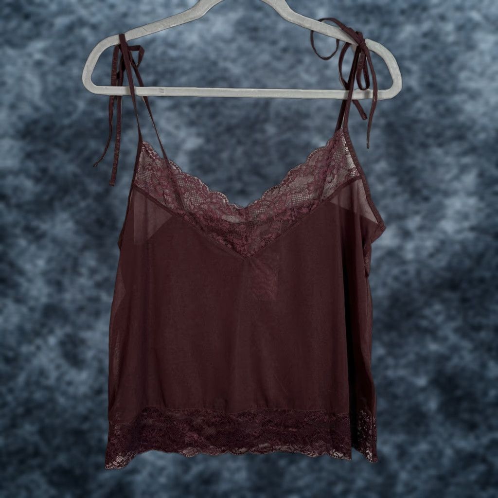 H&M H&M Camisole Tank Shirt Womens Medium Burgundy Lace Trim Cami Top Spaghetti Straps Adjustable Tie Straps Sleeveless Size M / US 6-8 / IT 42-44 - 1 Thumbnail