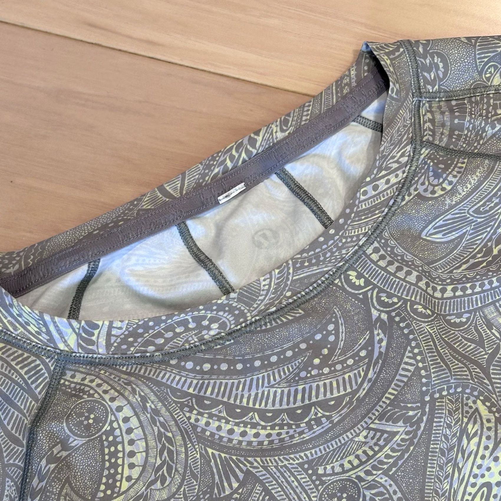Lululemon Lululemon Shirt Long Sleeve Women’s Paisley Stripe in Stride 8 Gray Casual Travel Athleisure Workout Gym Dance Urban Fashion Size M / US 6-8 / IT 42-44 - 3 Thumbnail